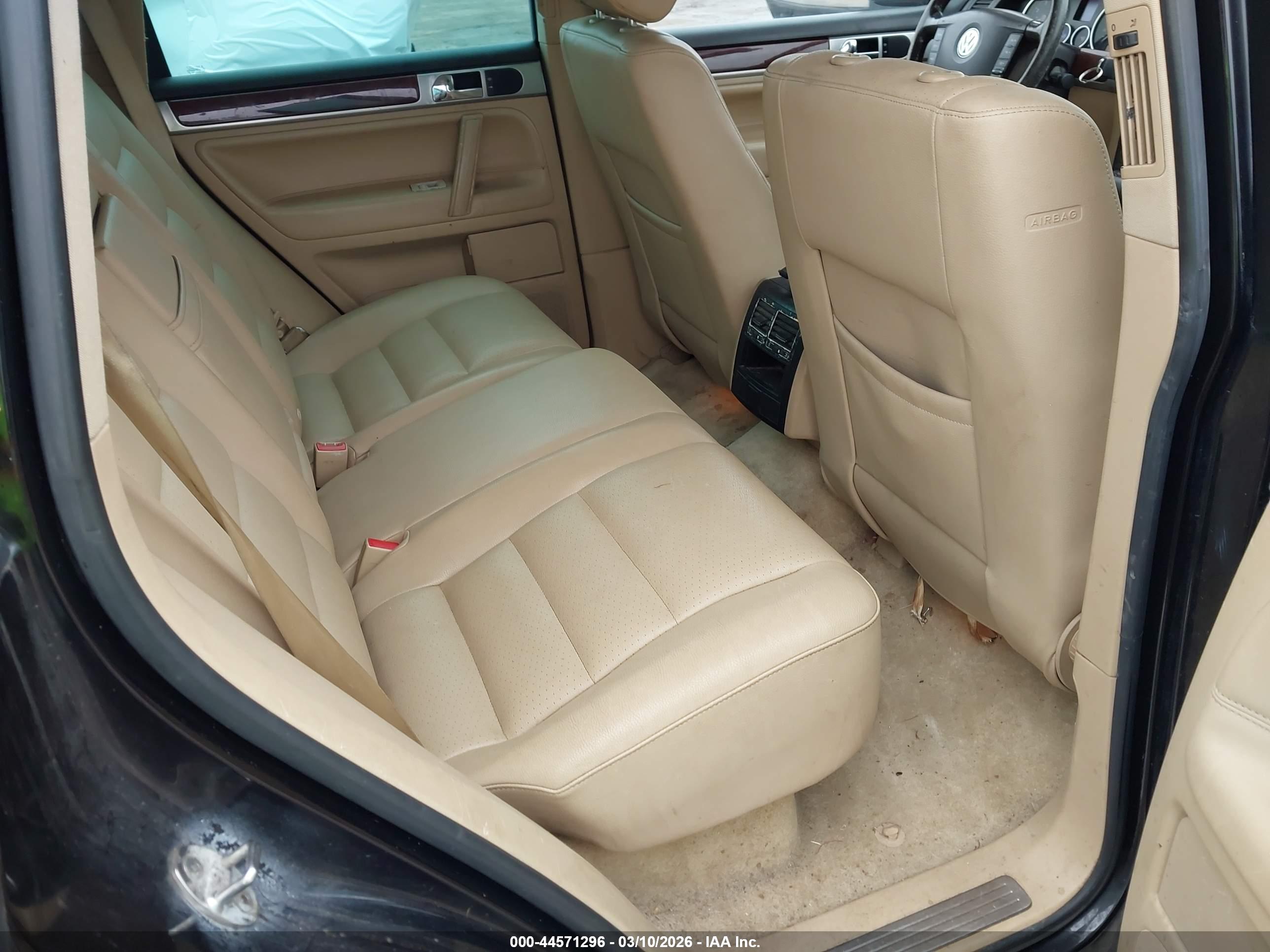 VOLKSWAGEN TOUAREG image 8