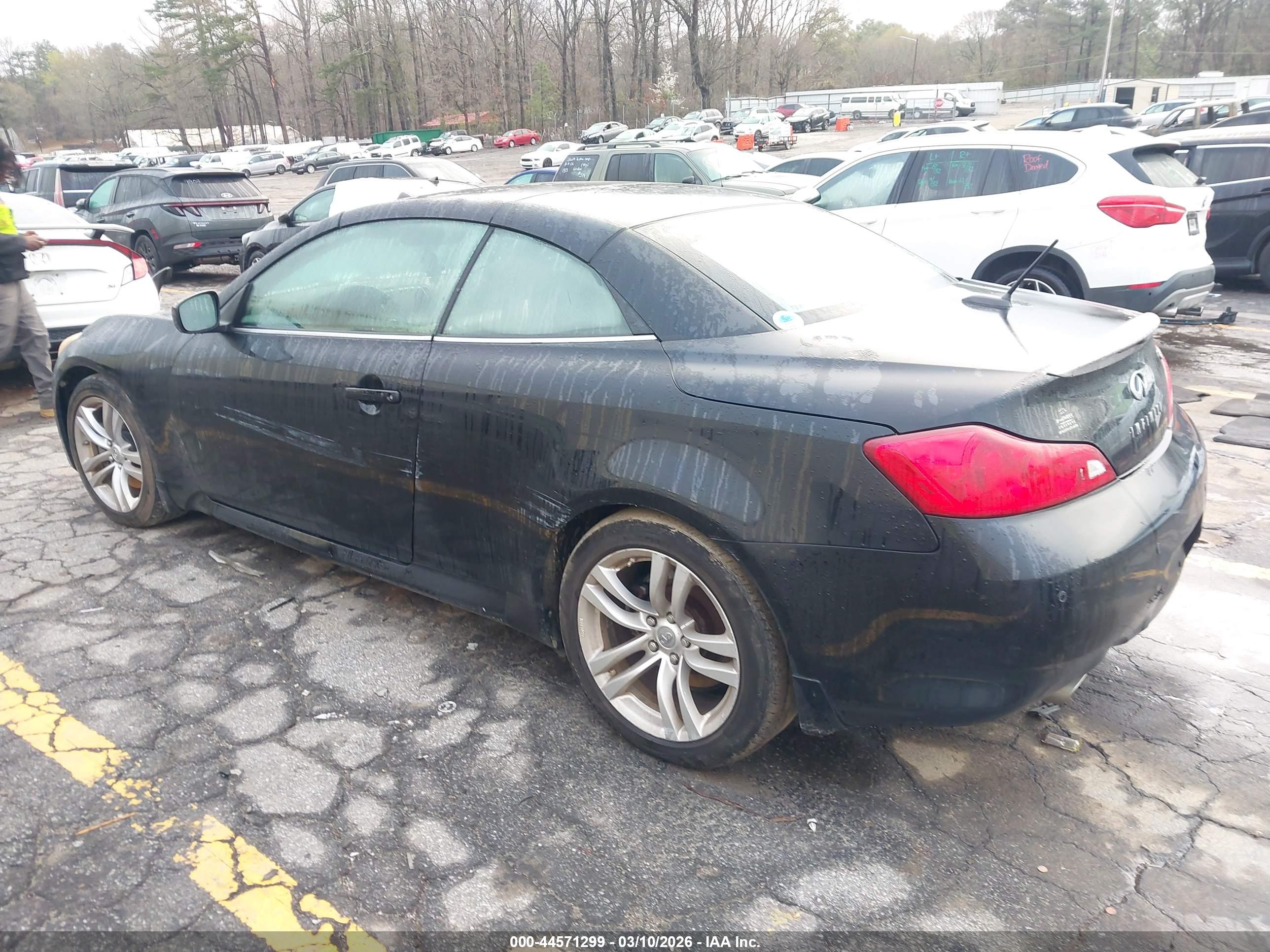 INFINITI G37 image 3
