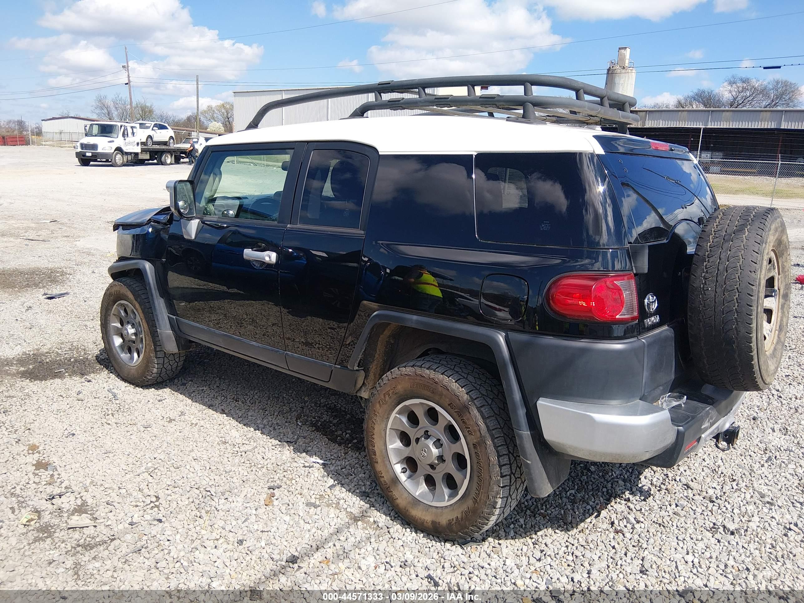 TOYOTA FJ image 3