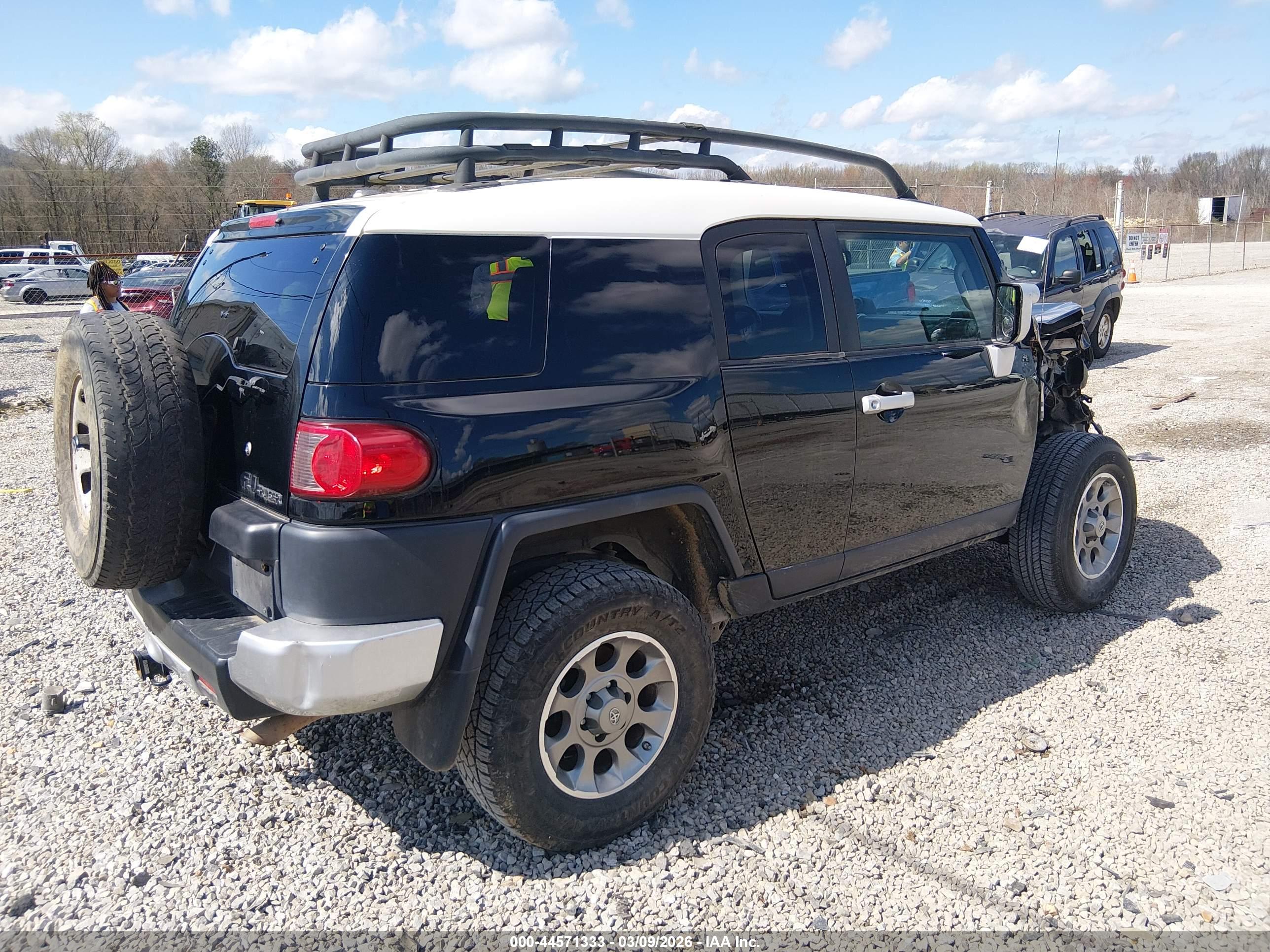 TOYOTA FJ image 4