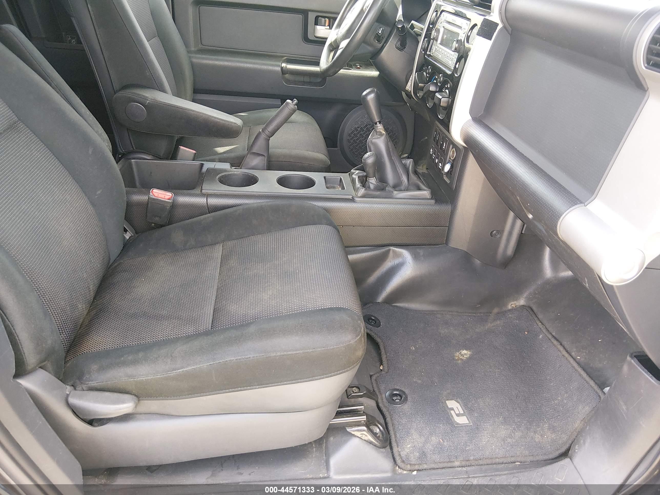 TOYOTA FJ image 5