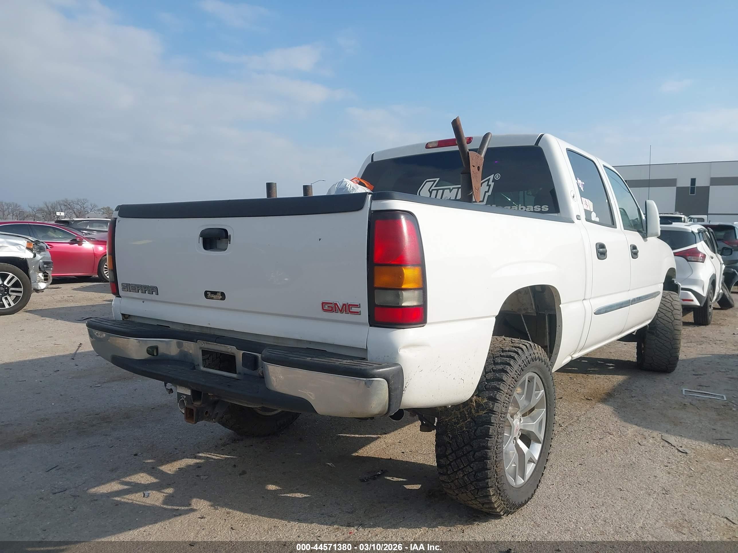 GMC SIERRA image 4