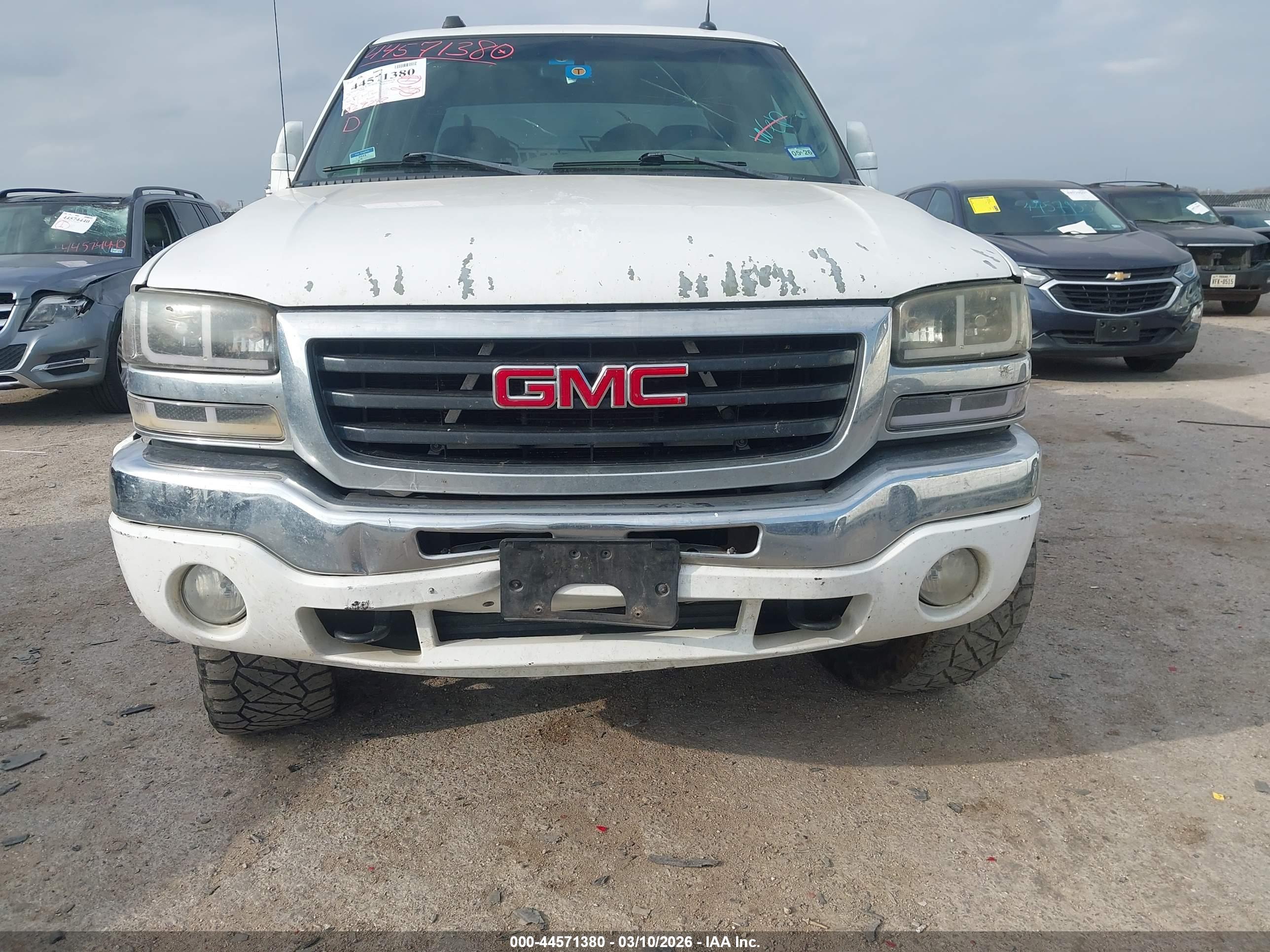 GMC SIERRA image 6