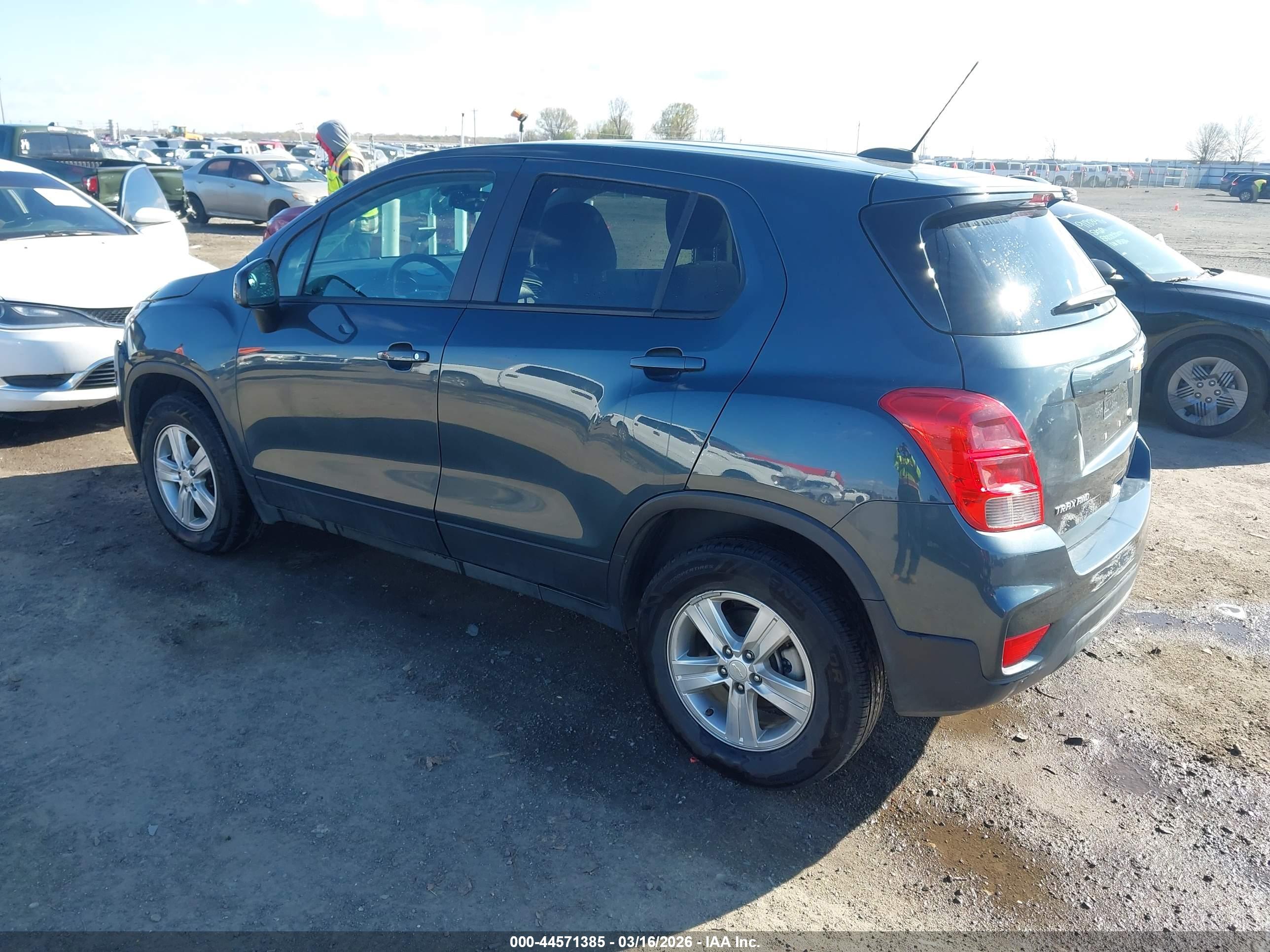 CHEVROLET TRAX image 3