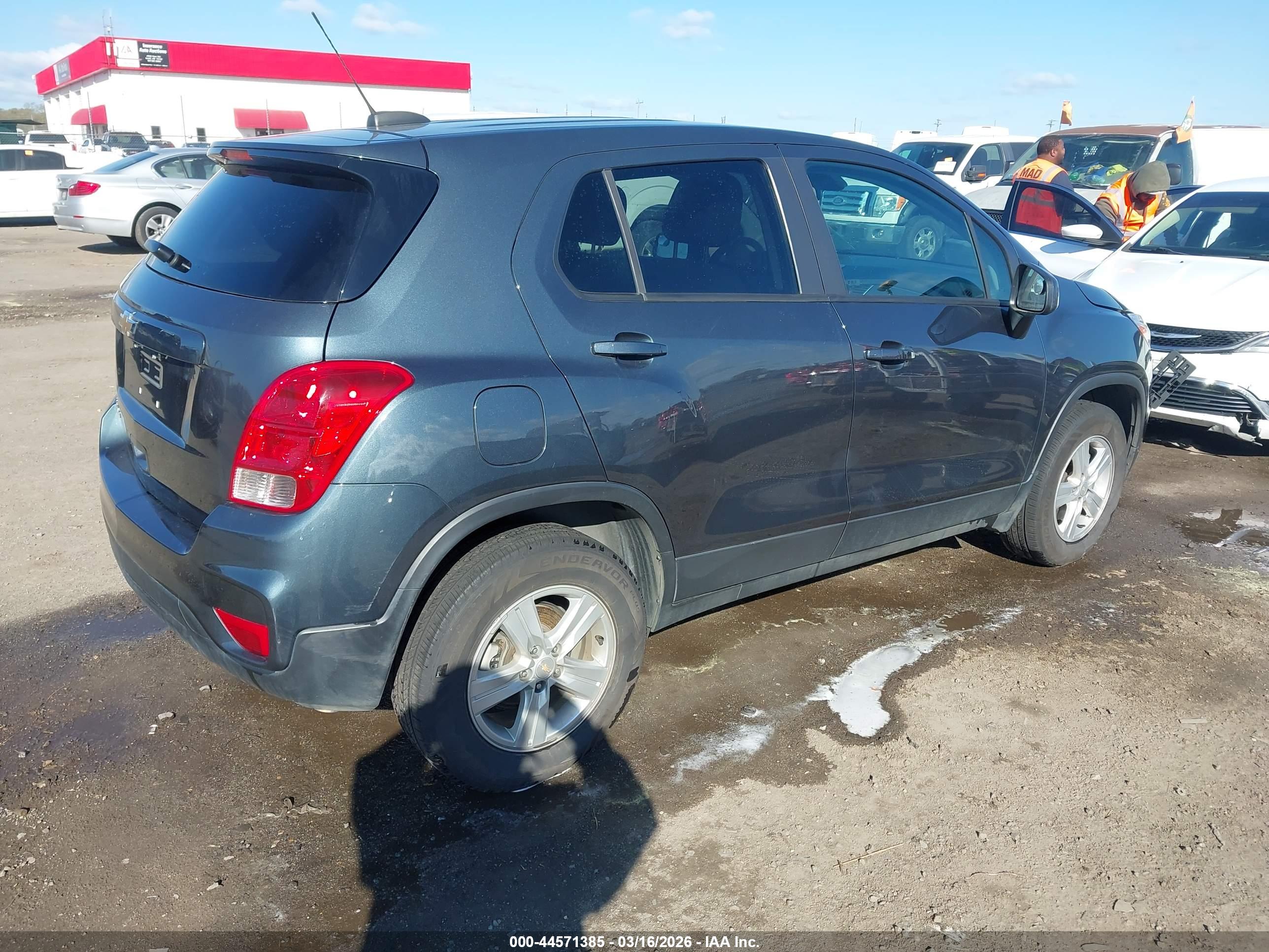 CHEVROLET TRAX image 4