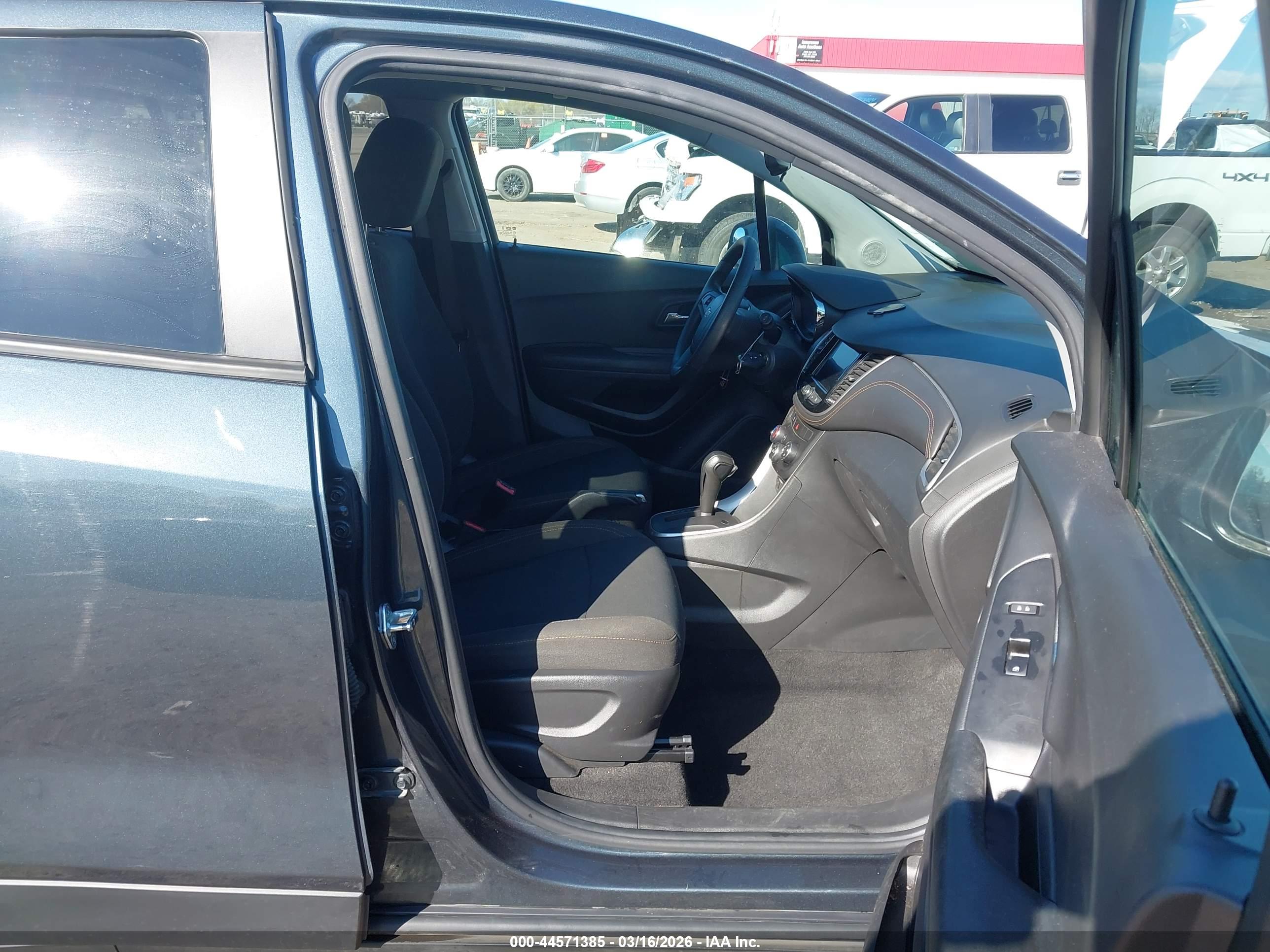CHEVROLET TRAX image 5