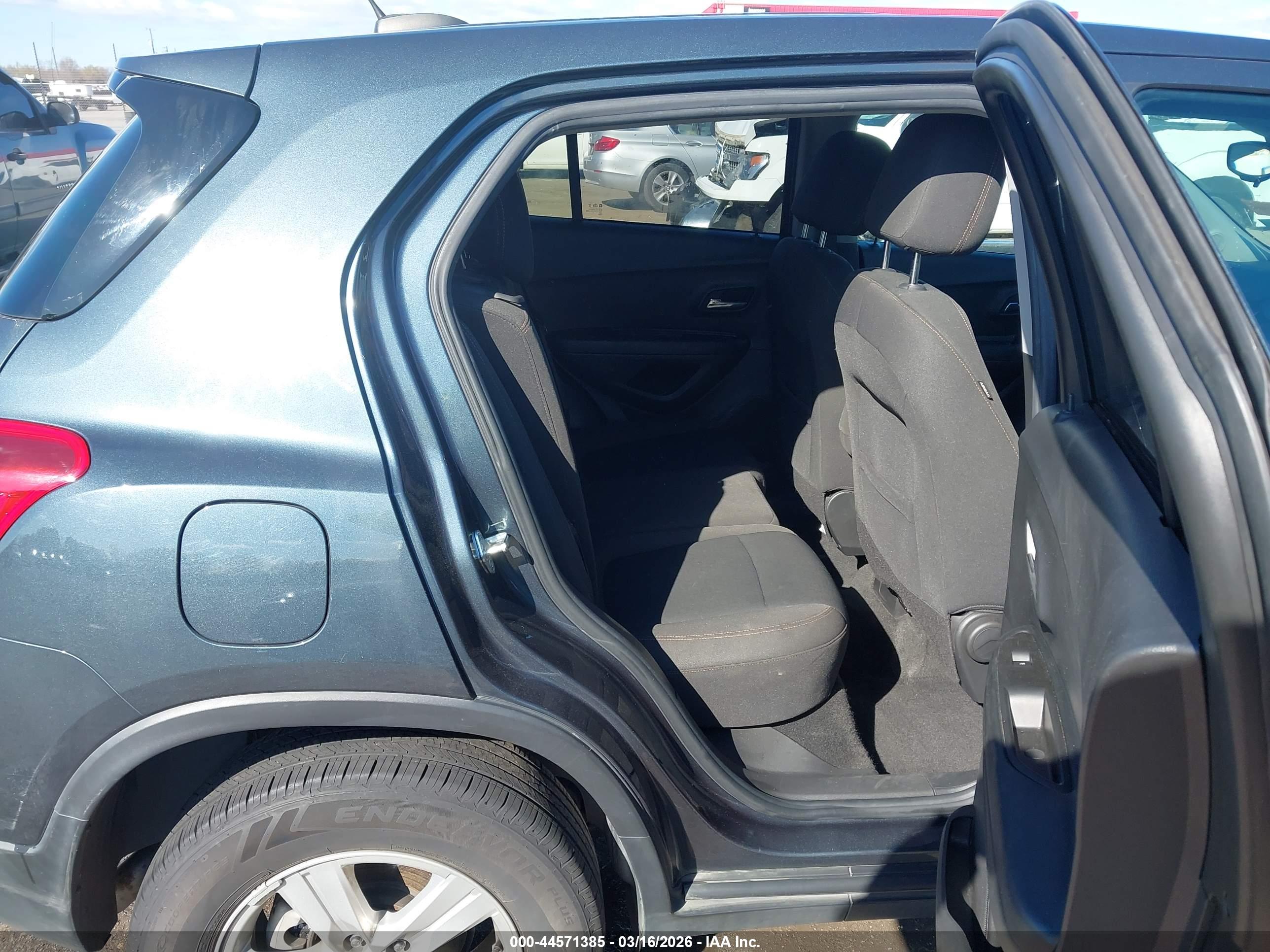 CHEVROLET TRAX image 8
