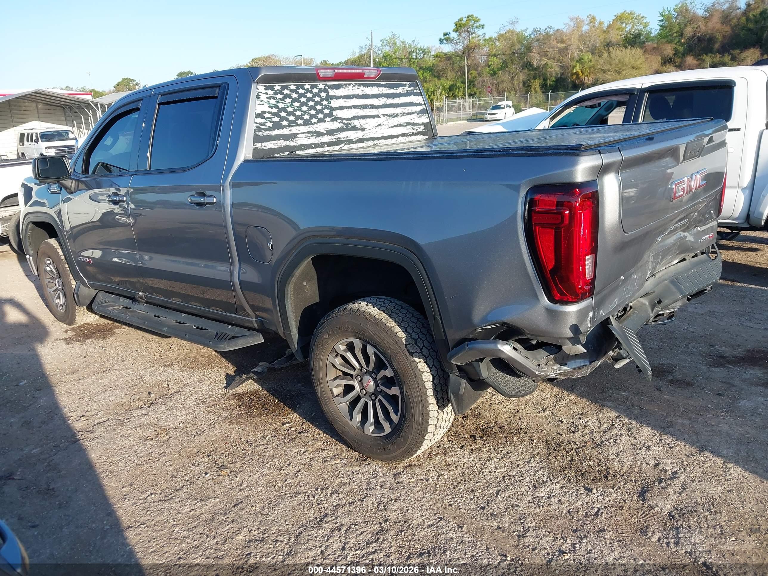 GMC SIERRA image 3