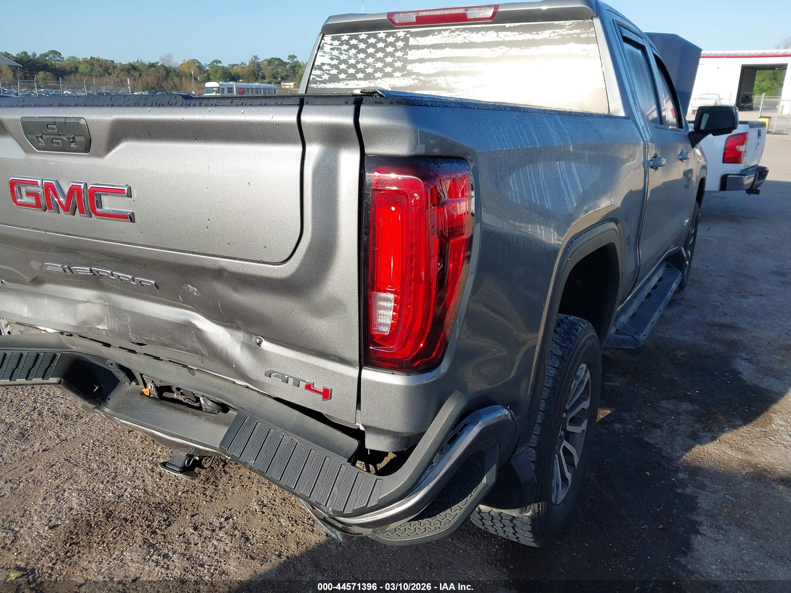 GMC SIERRA image 6