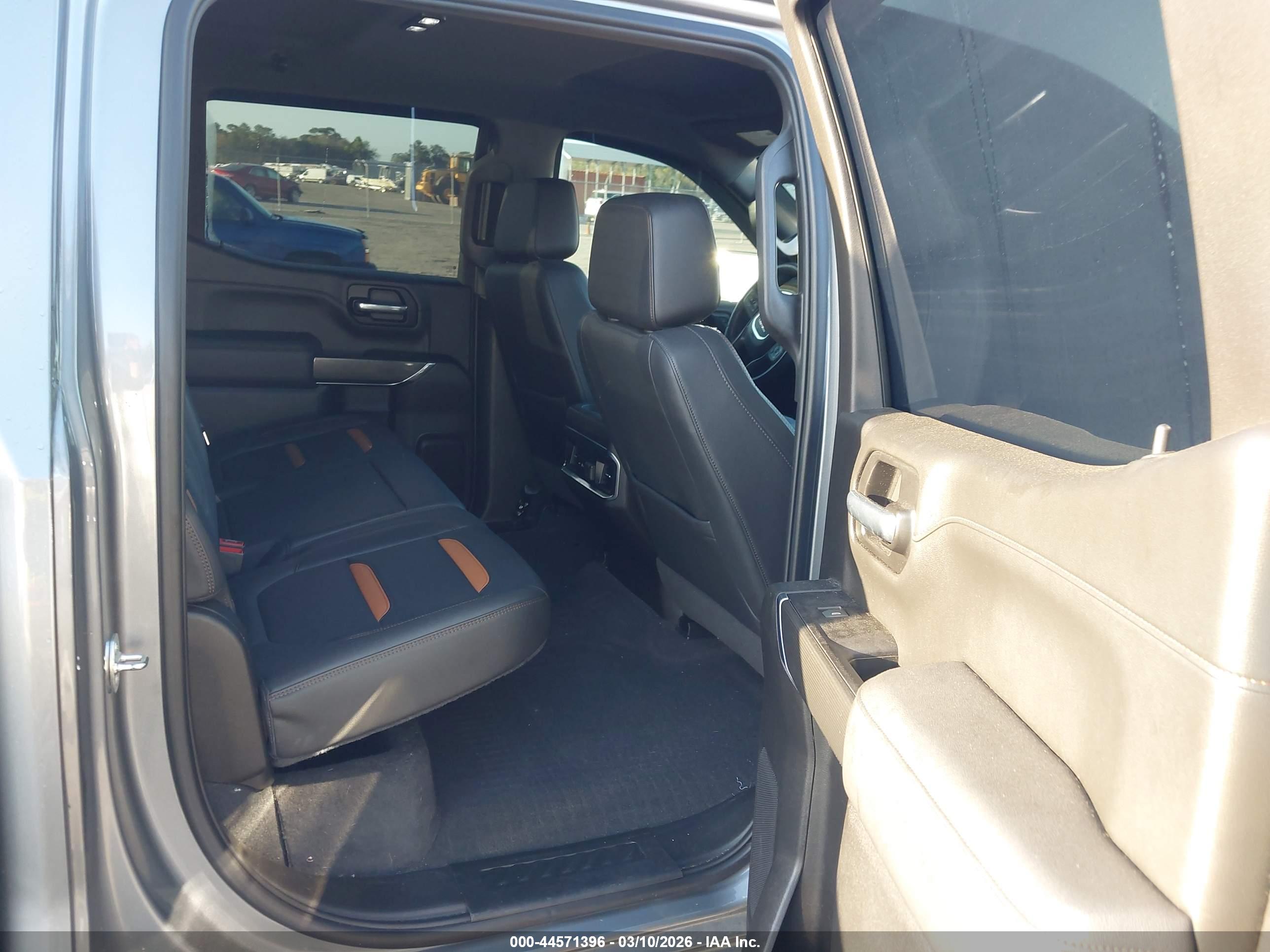 GMC SIERRA image 8