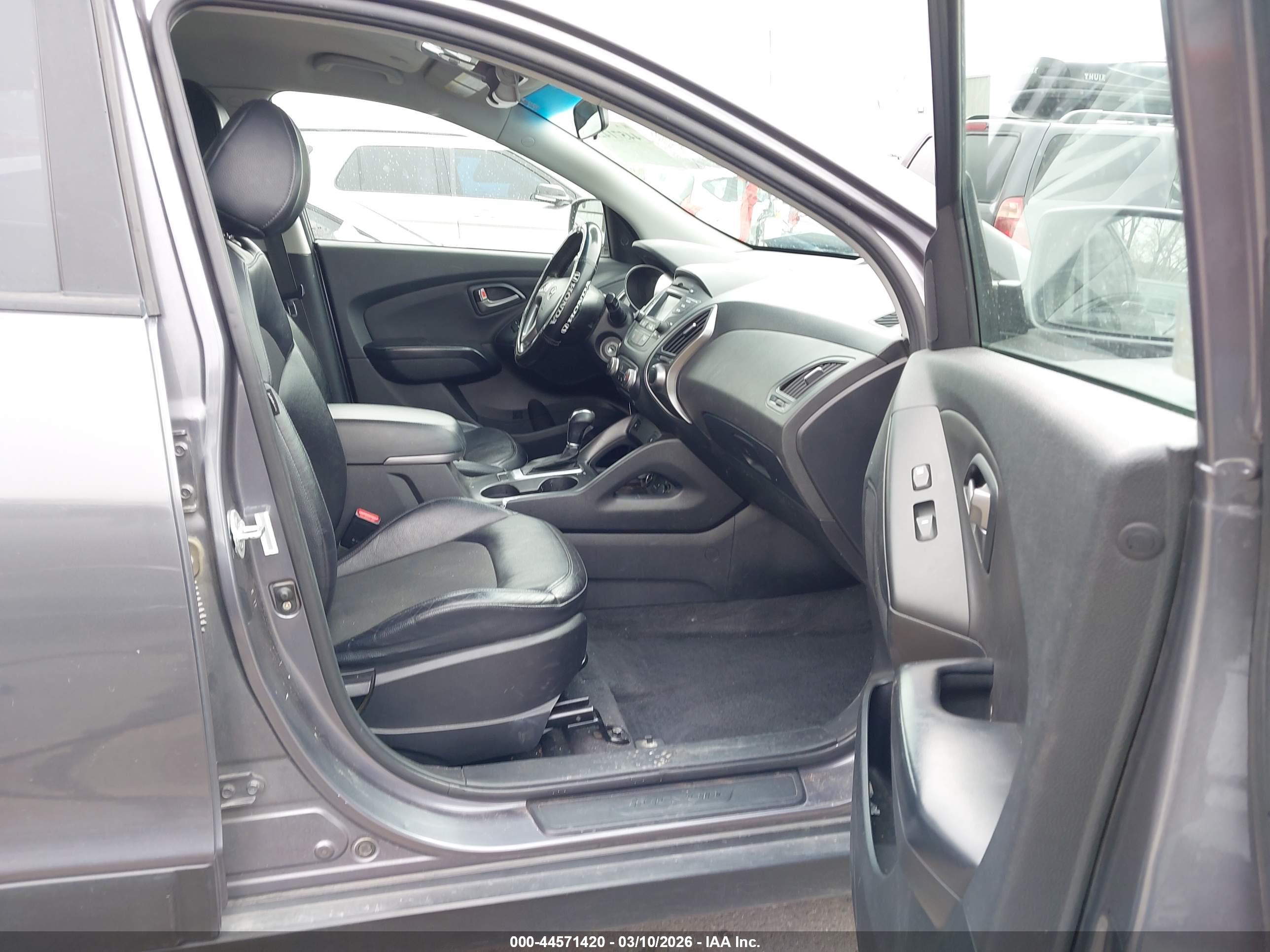 HYUNDAI TUCSON image 5