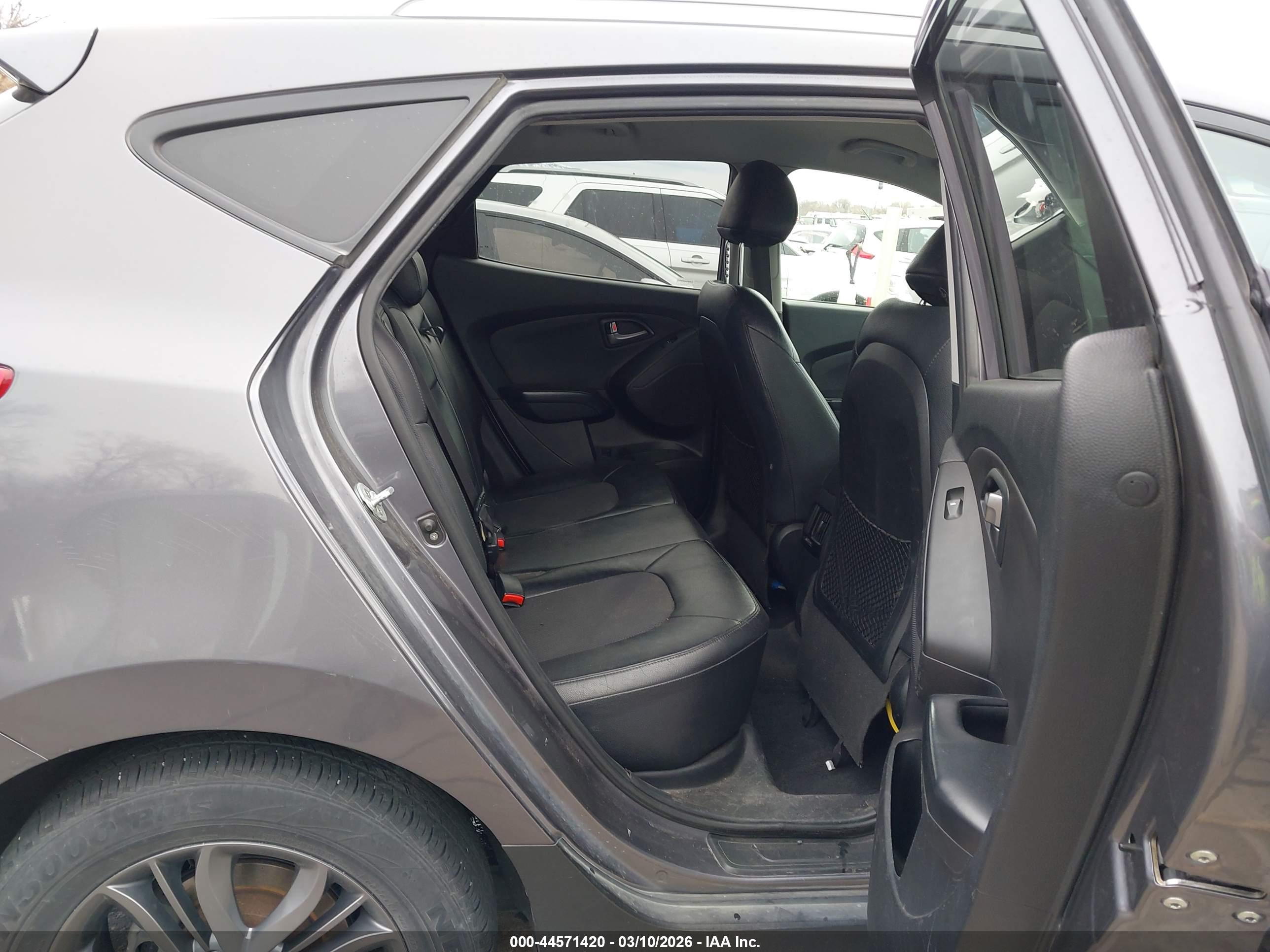 HYUNDAI TUCSON image 8