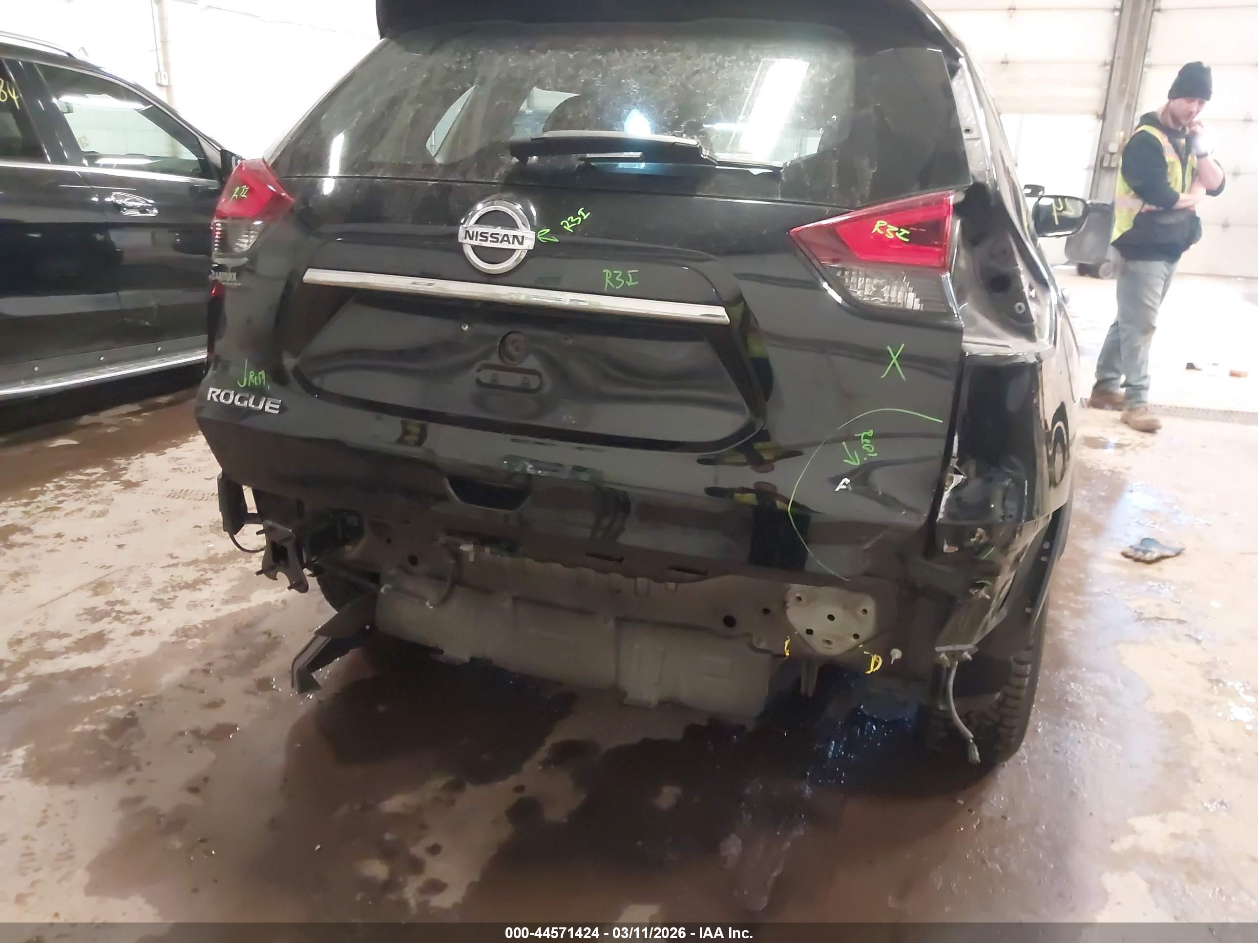 NISSAN ROGUE image 6