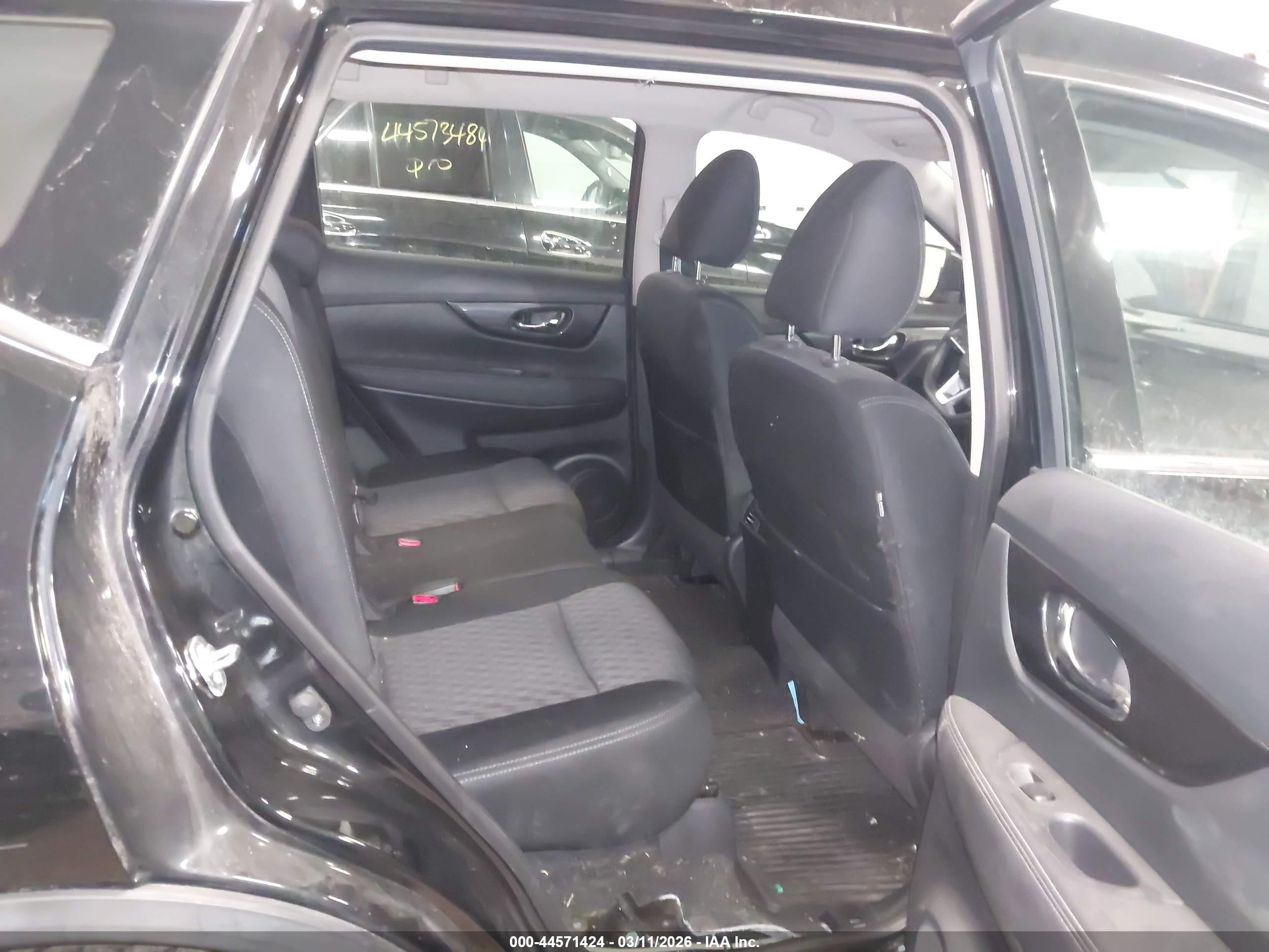 NISSAN ROGUE image 8