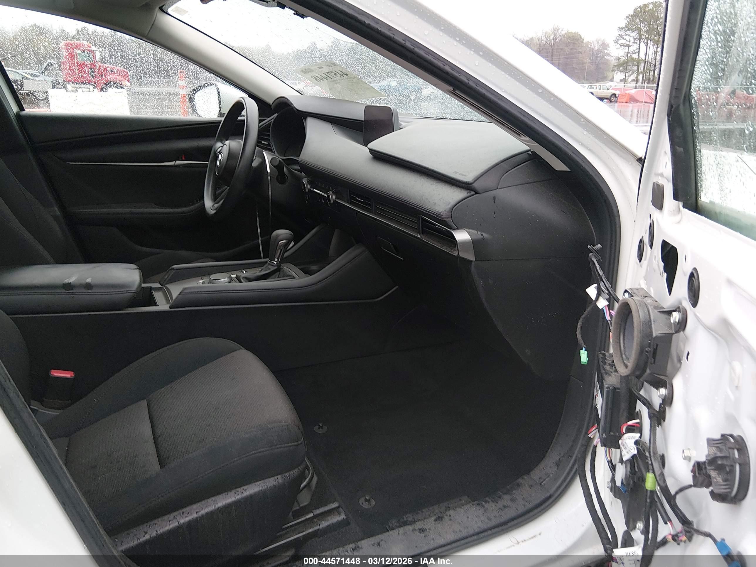 MAZDA MAZDA3 image 5