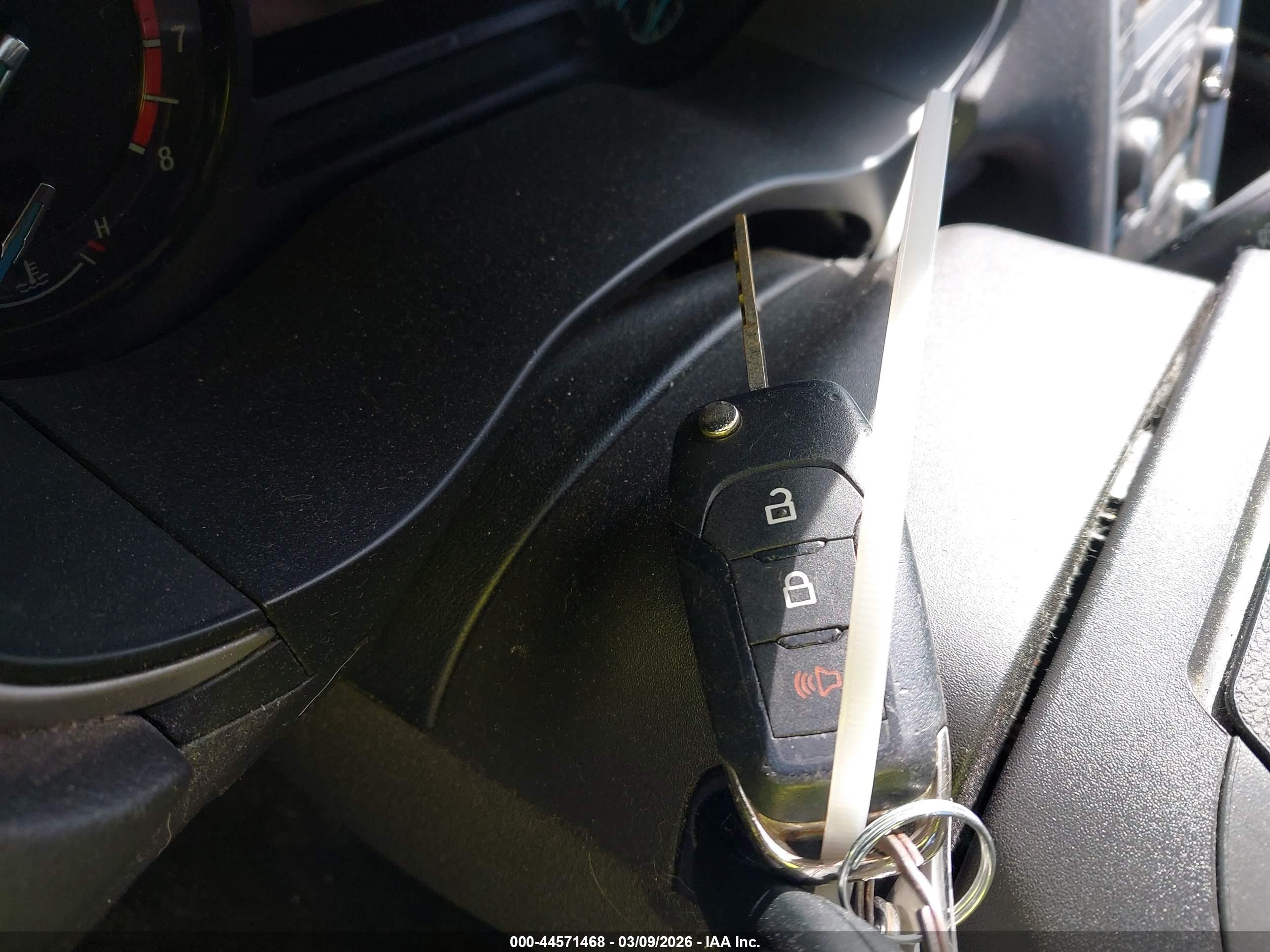 FORD FUSION image 11