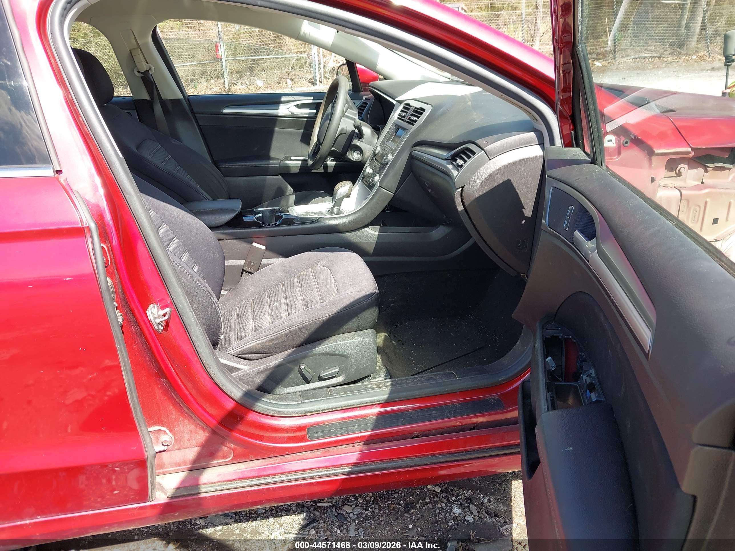 FORD FUSION image 5