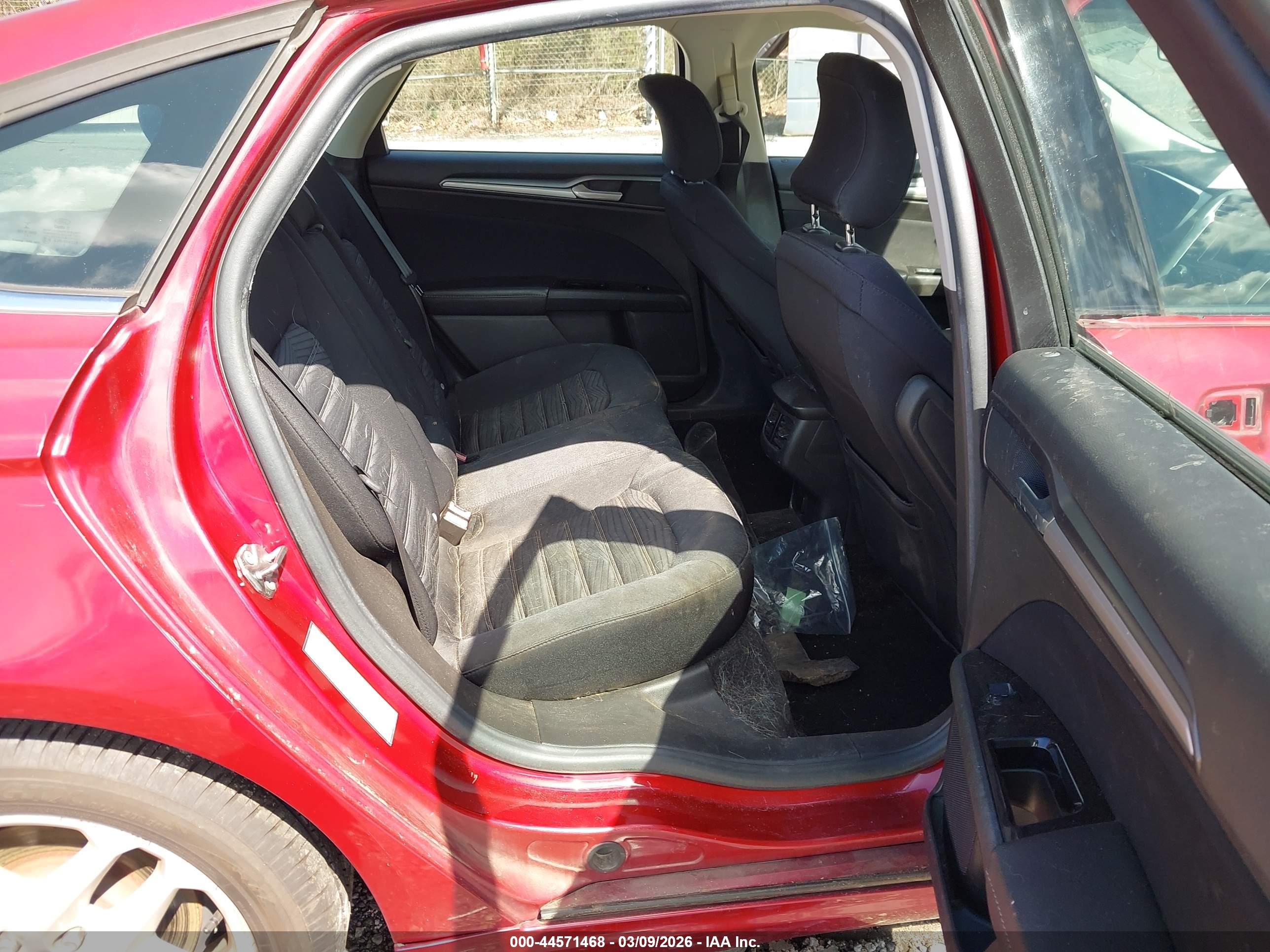 FORD FUSION image 8