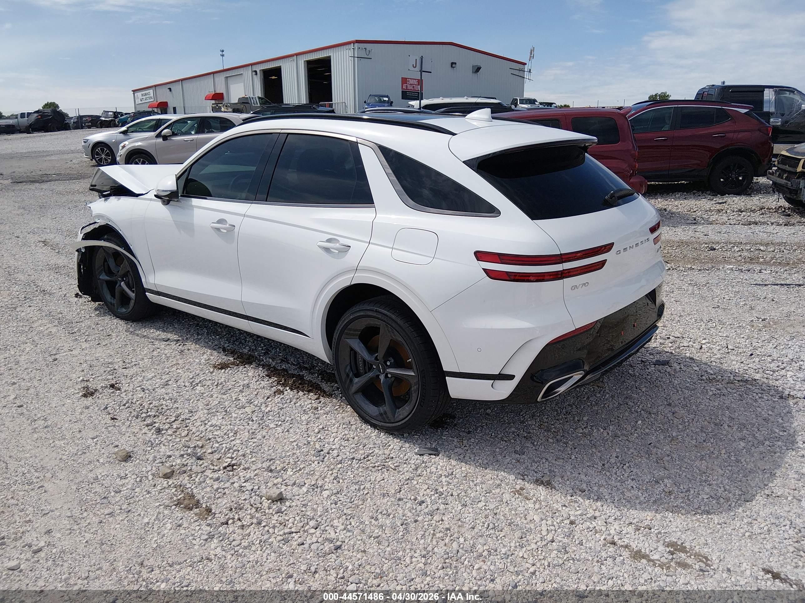 GENESIS GV70 image 3