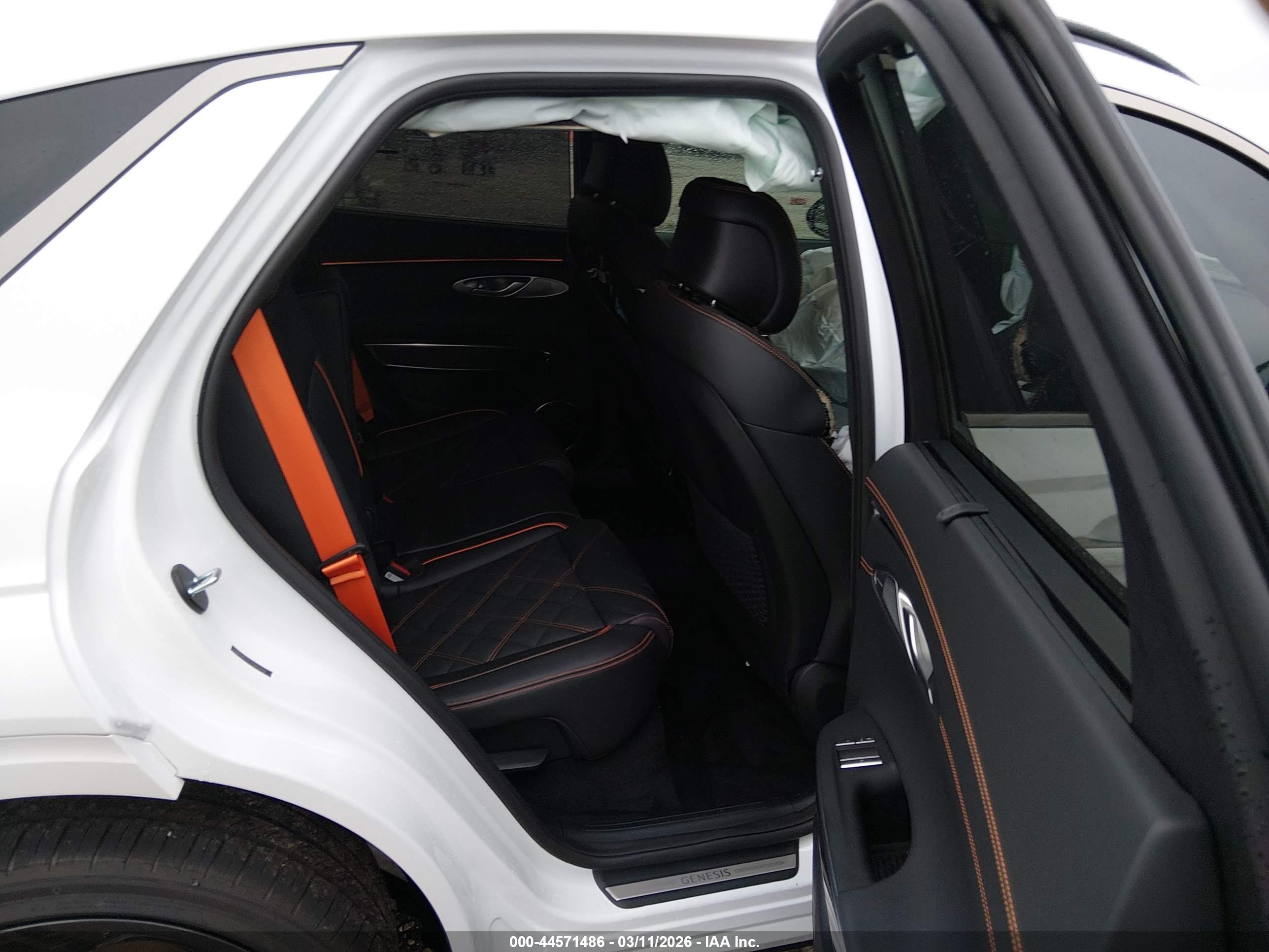 GENESIS GV70 image 8