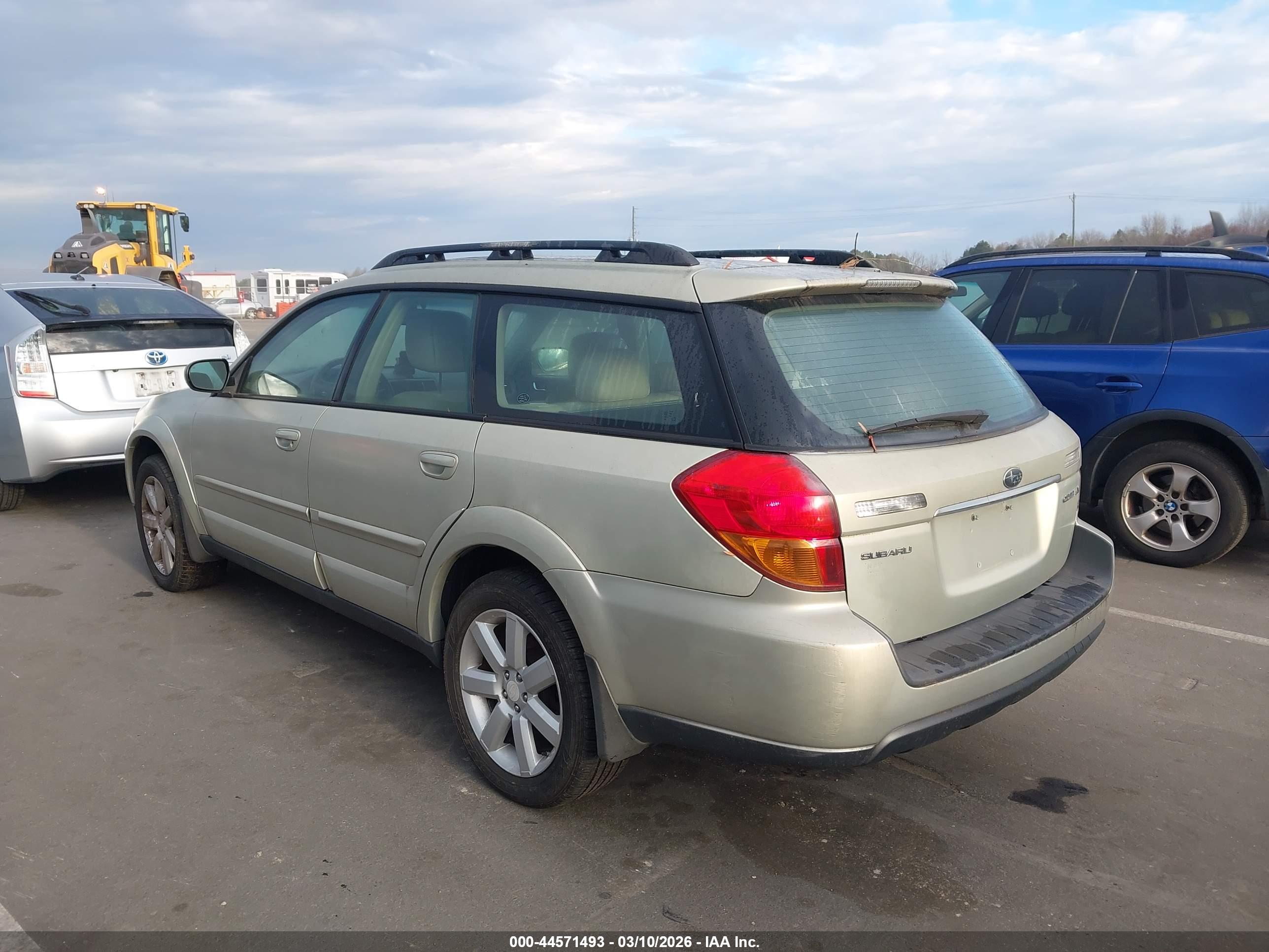 SUBARU OUTBACK image 3