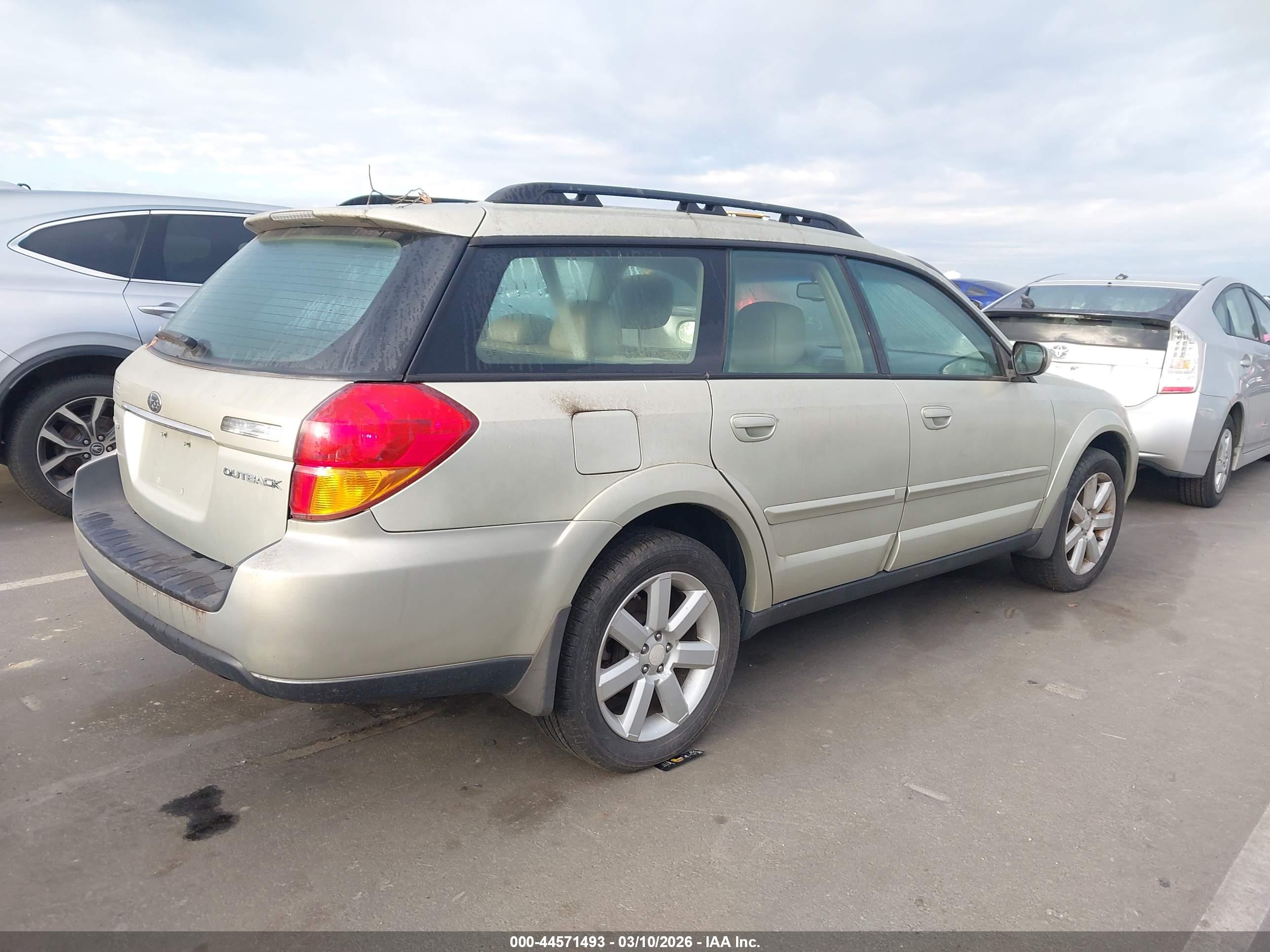 SUBARU OUTBACK image 4