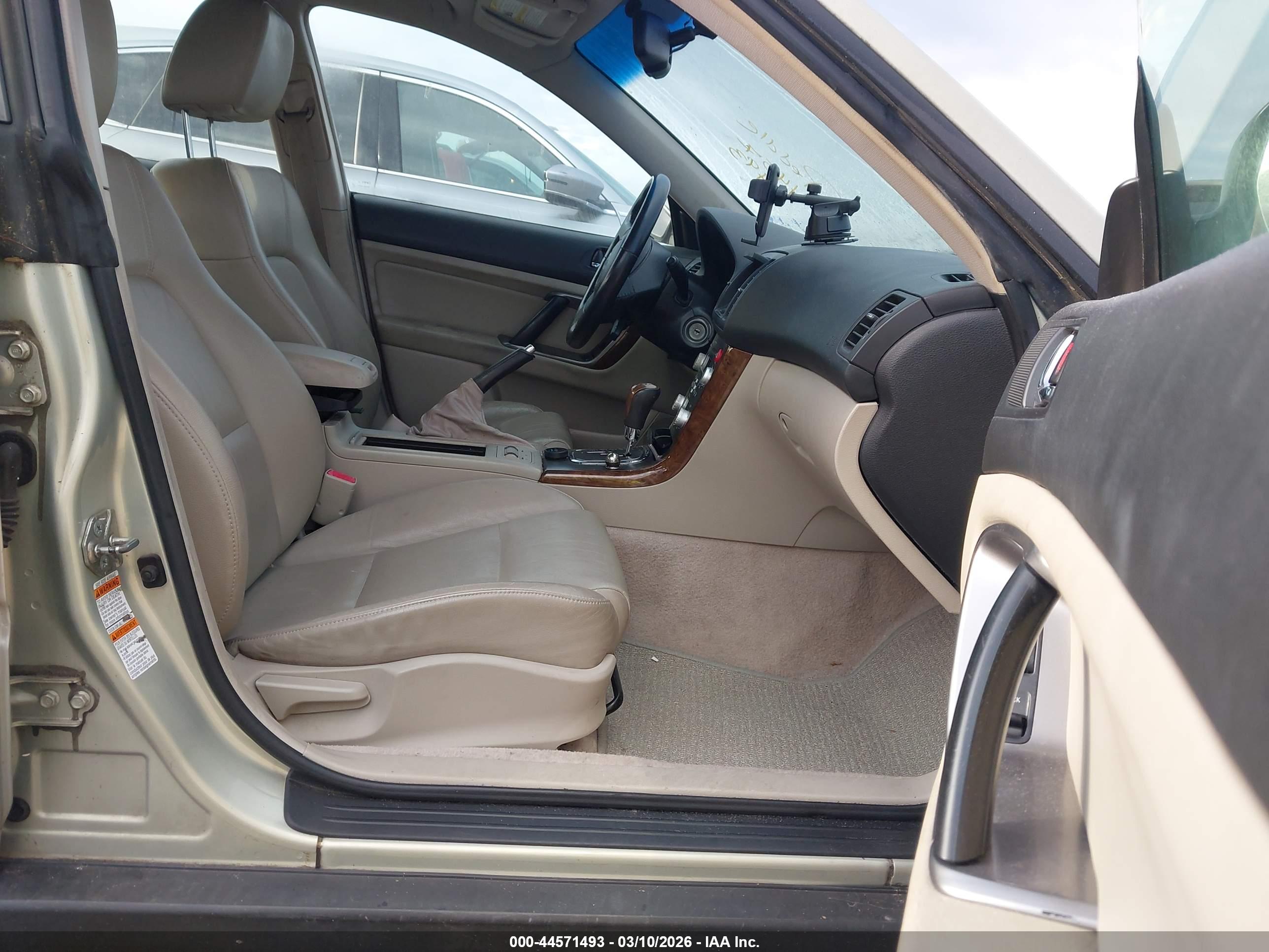 SUBARU OUTBACK image 5
