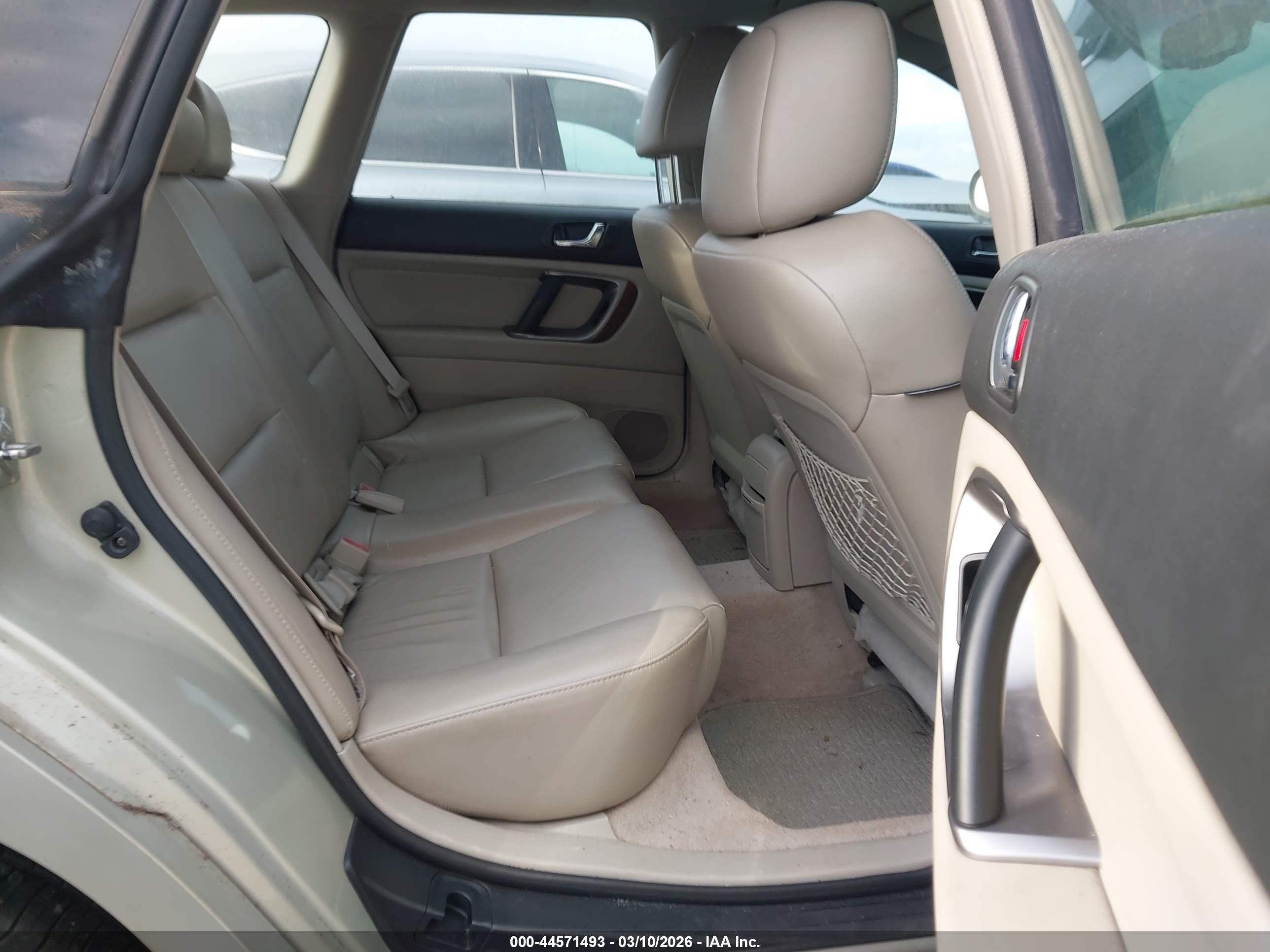 SUBARU OUTBACK image 8