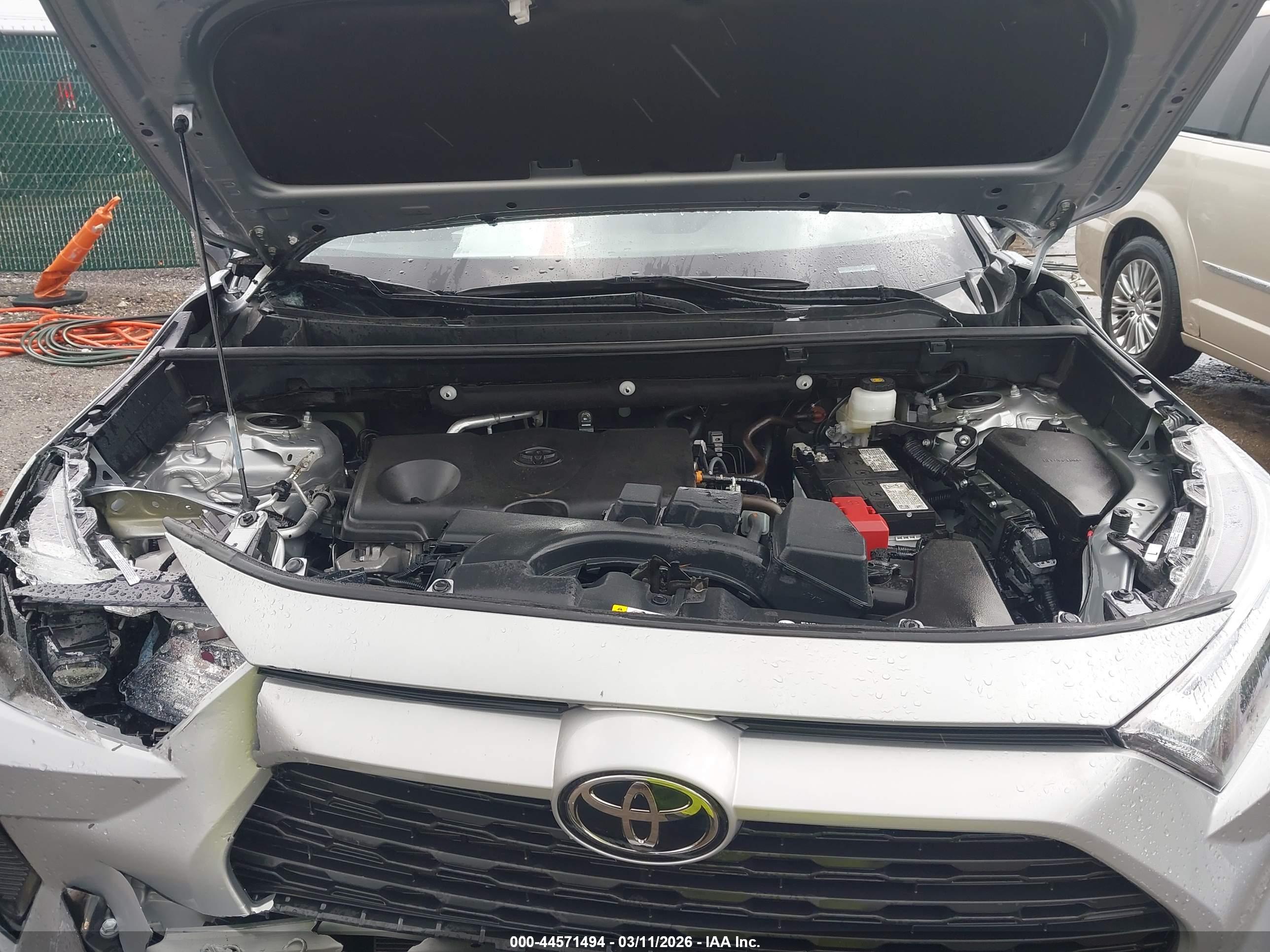TOYOTA RAV4 image 10
