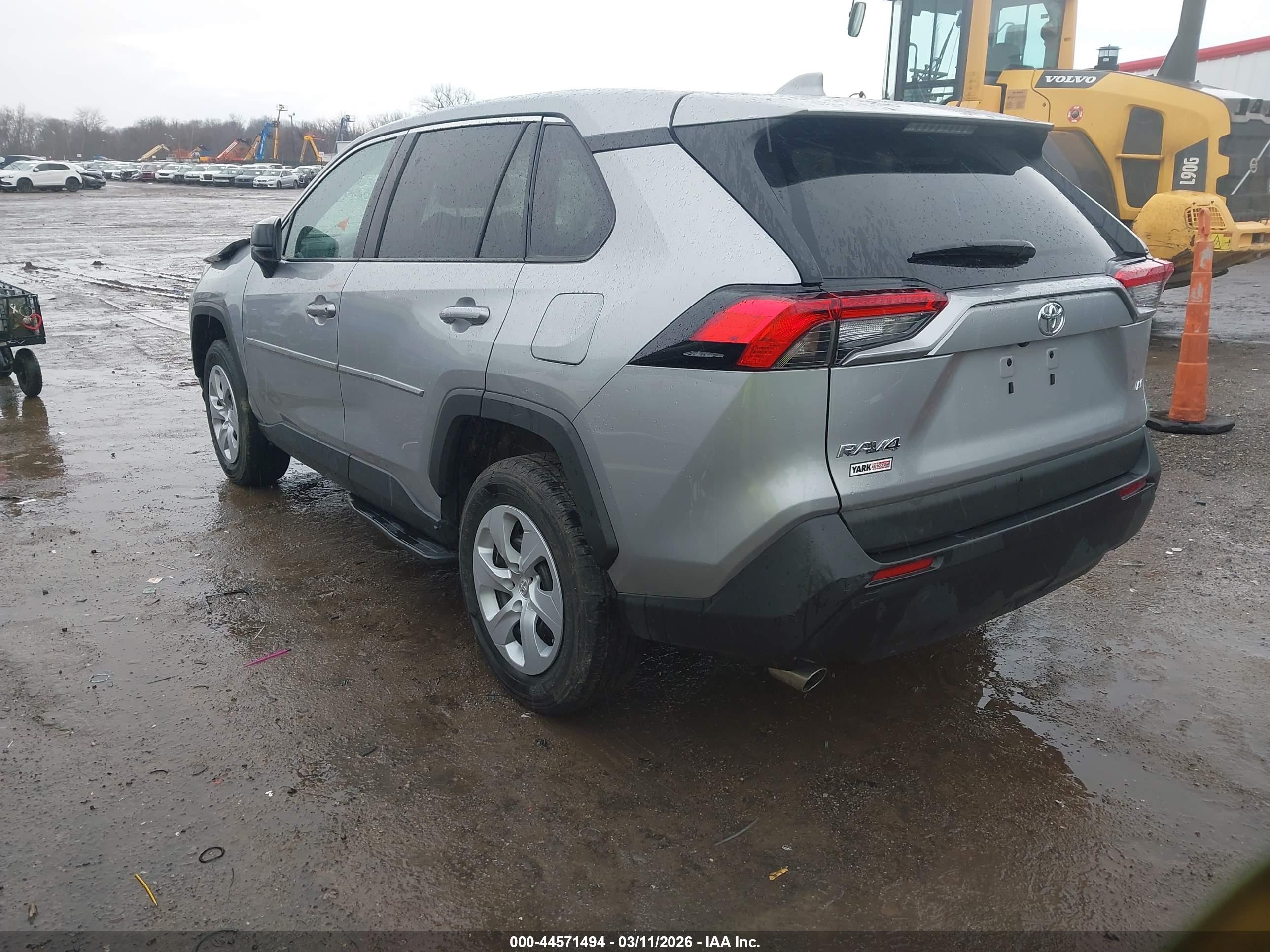 TOYOTA RAV4 image 3
