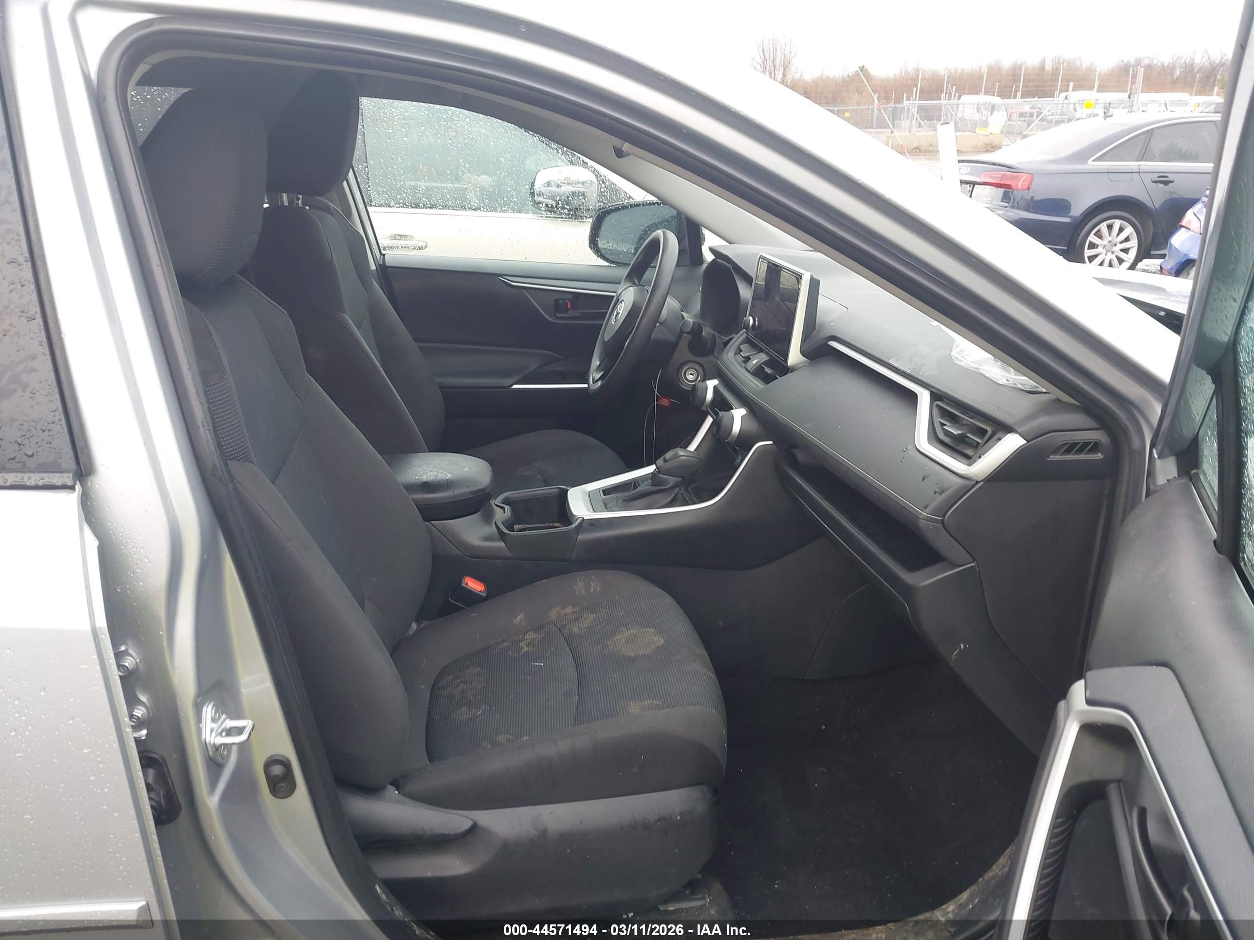 TOYOTA RAV4 image 5