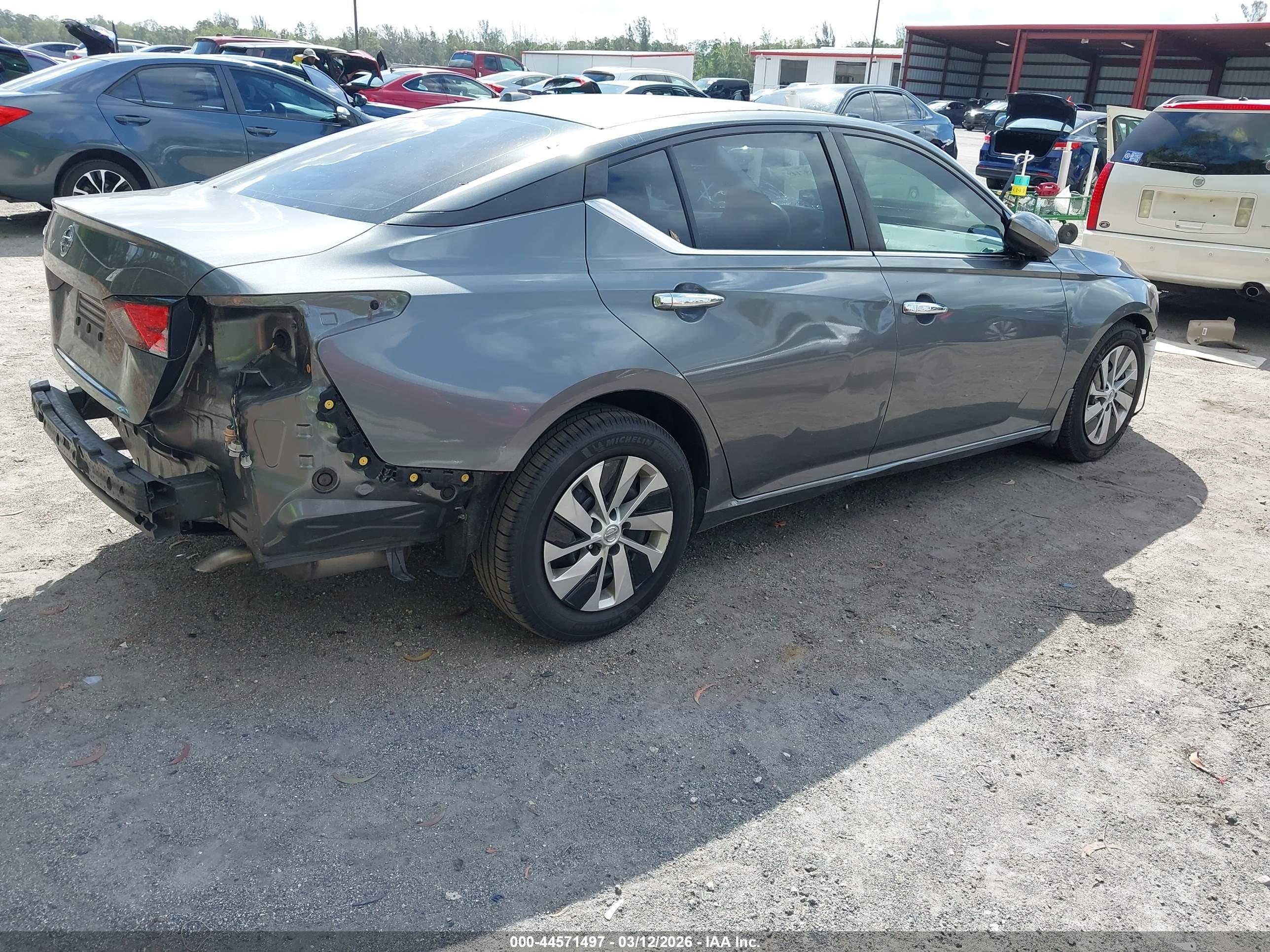 NISSAN ALTIMA image 4