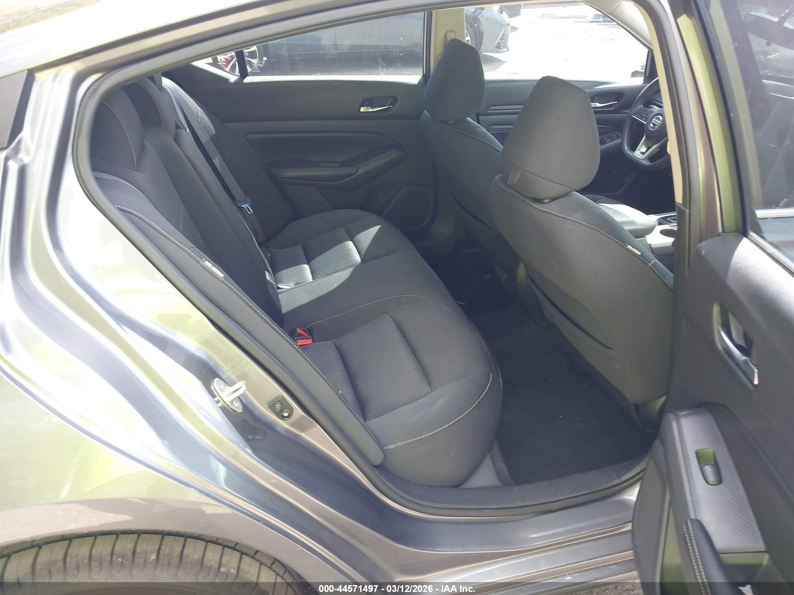 NISSAN ALTIMA image 8