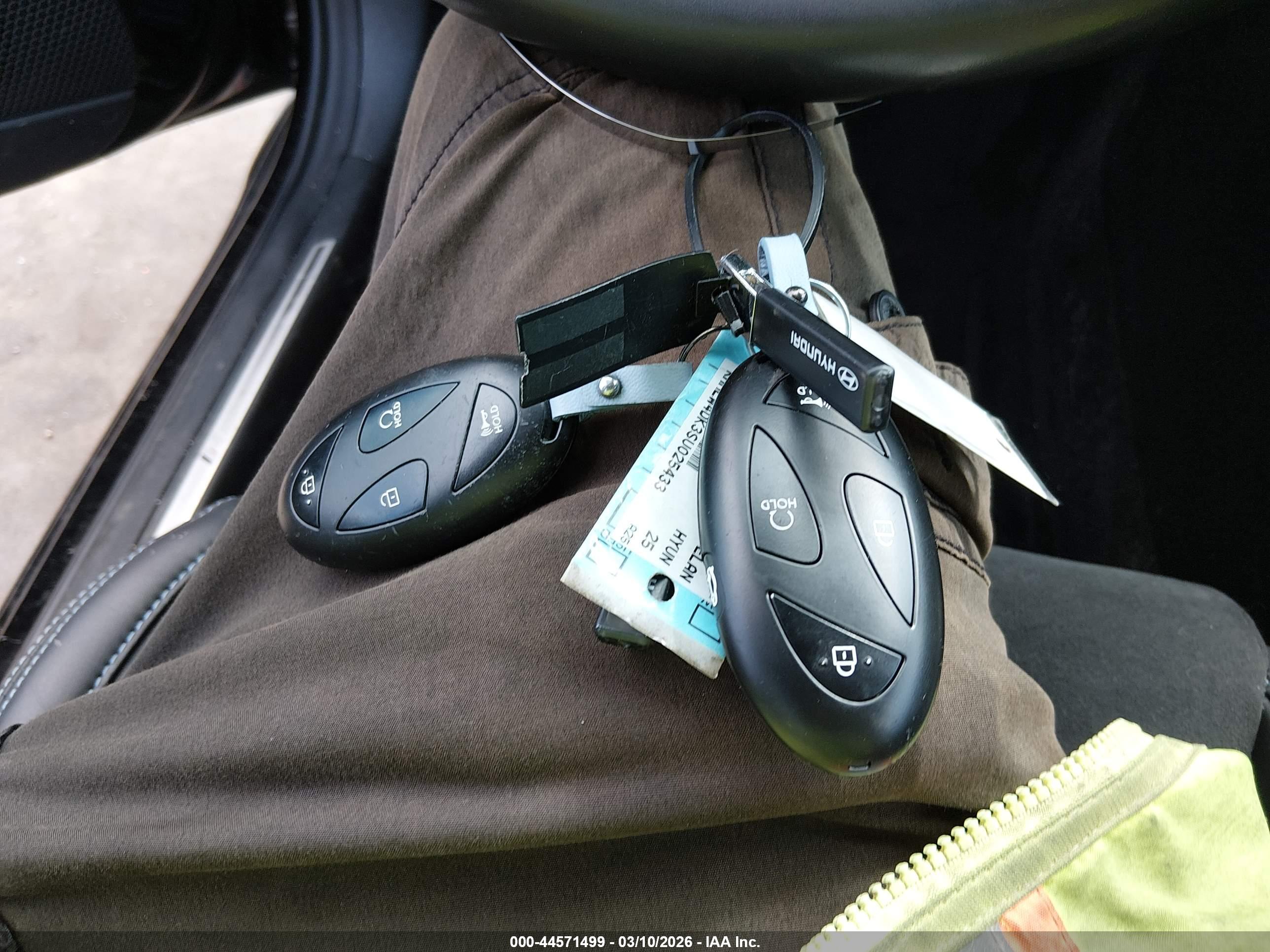 HYUNDAI ELANTRA image 11