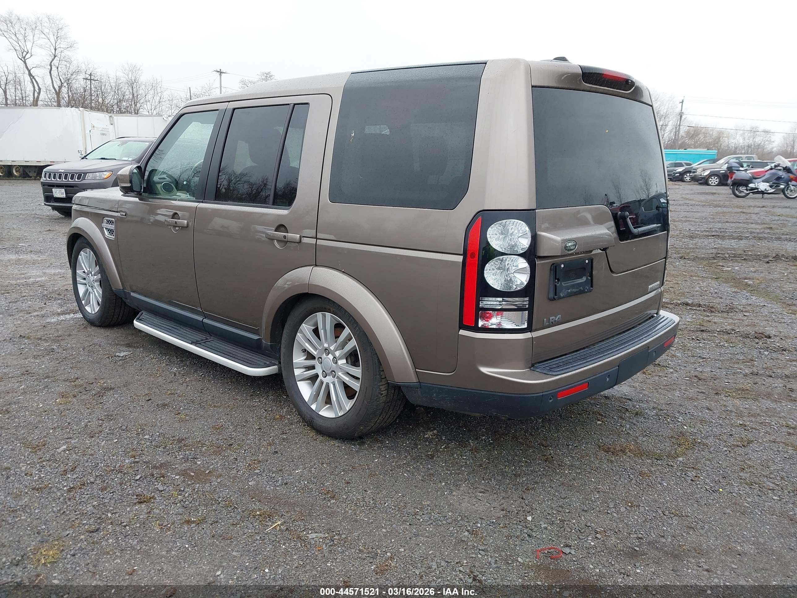 LAND ROVER image 3