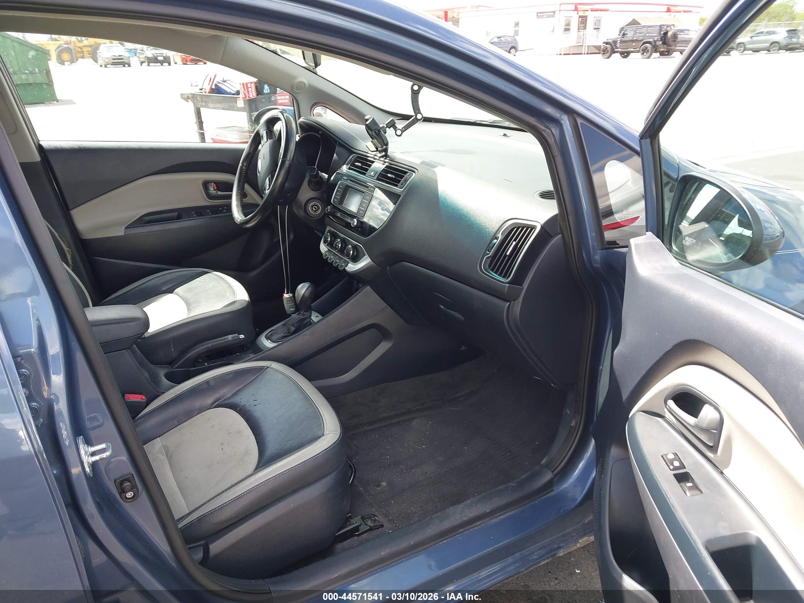 KIA RIO image 5