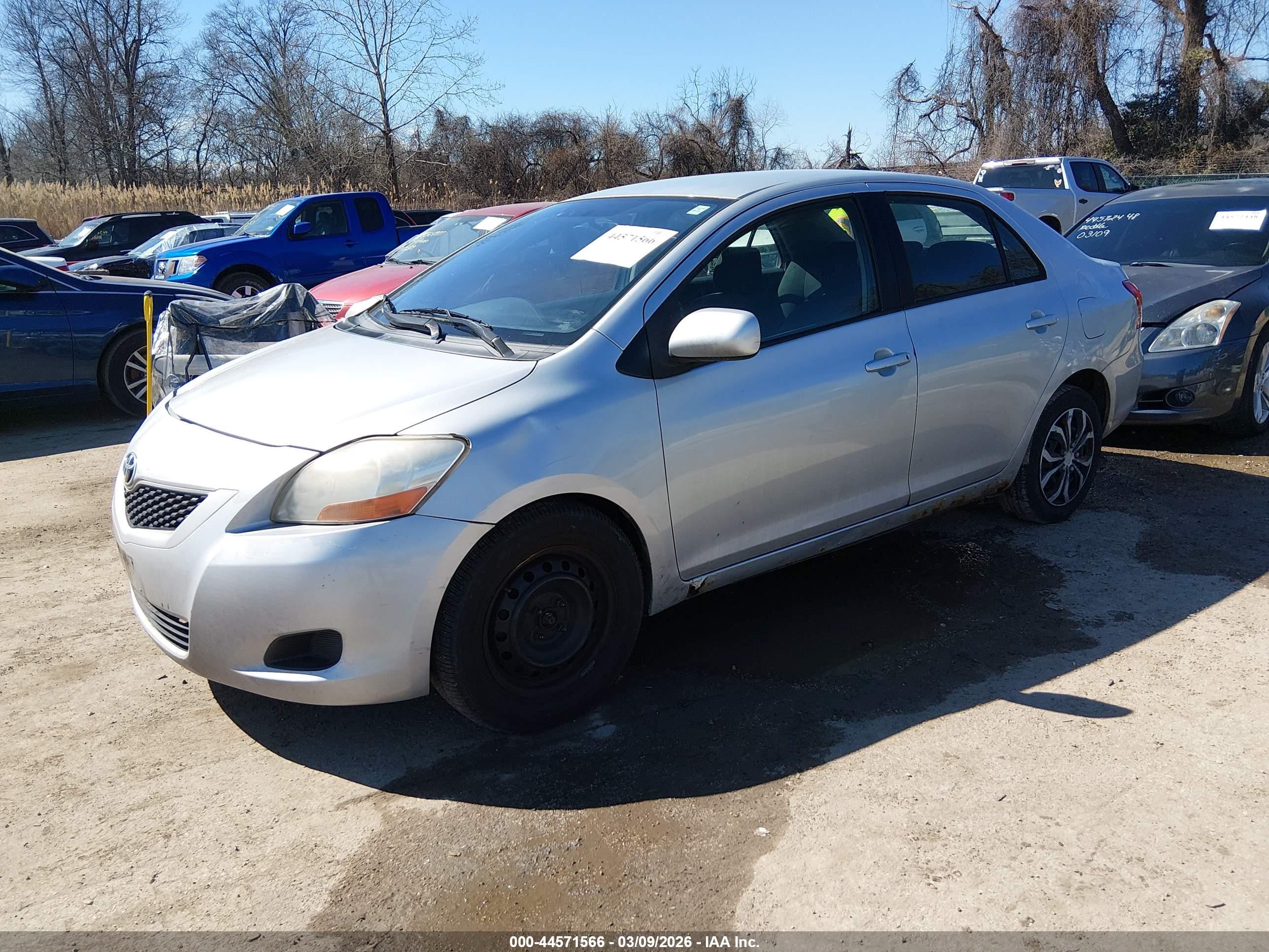 TOYOTA YARIS image 2