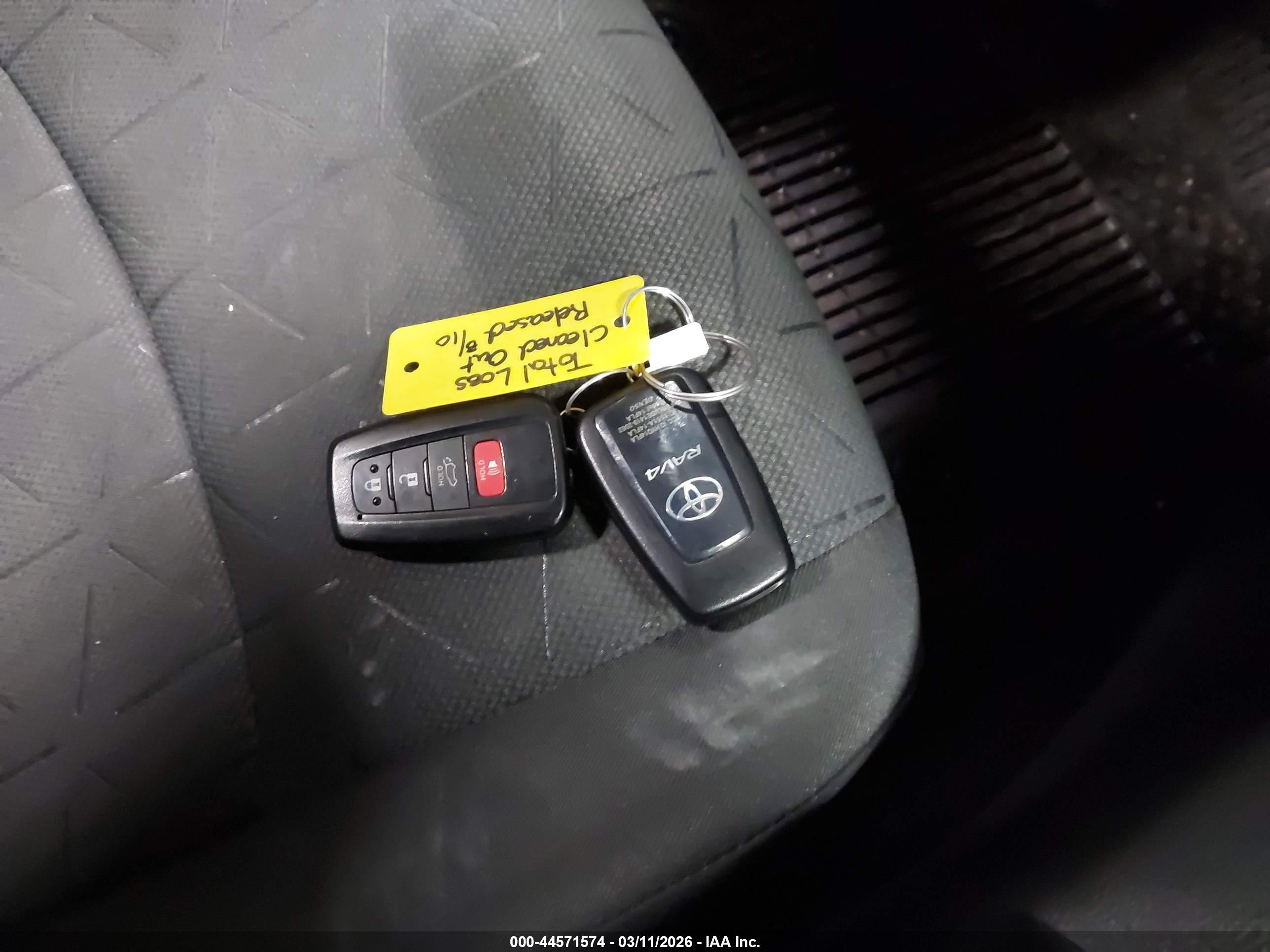 TOYOTA RAV4 image 11