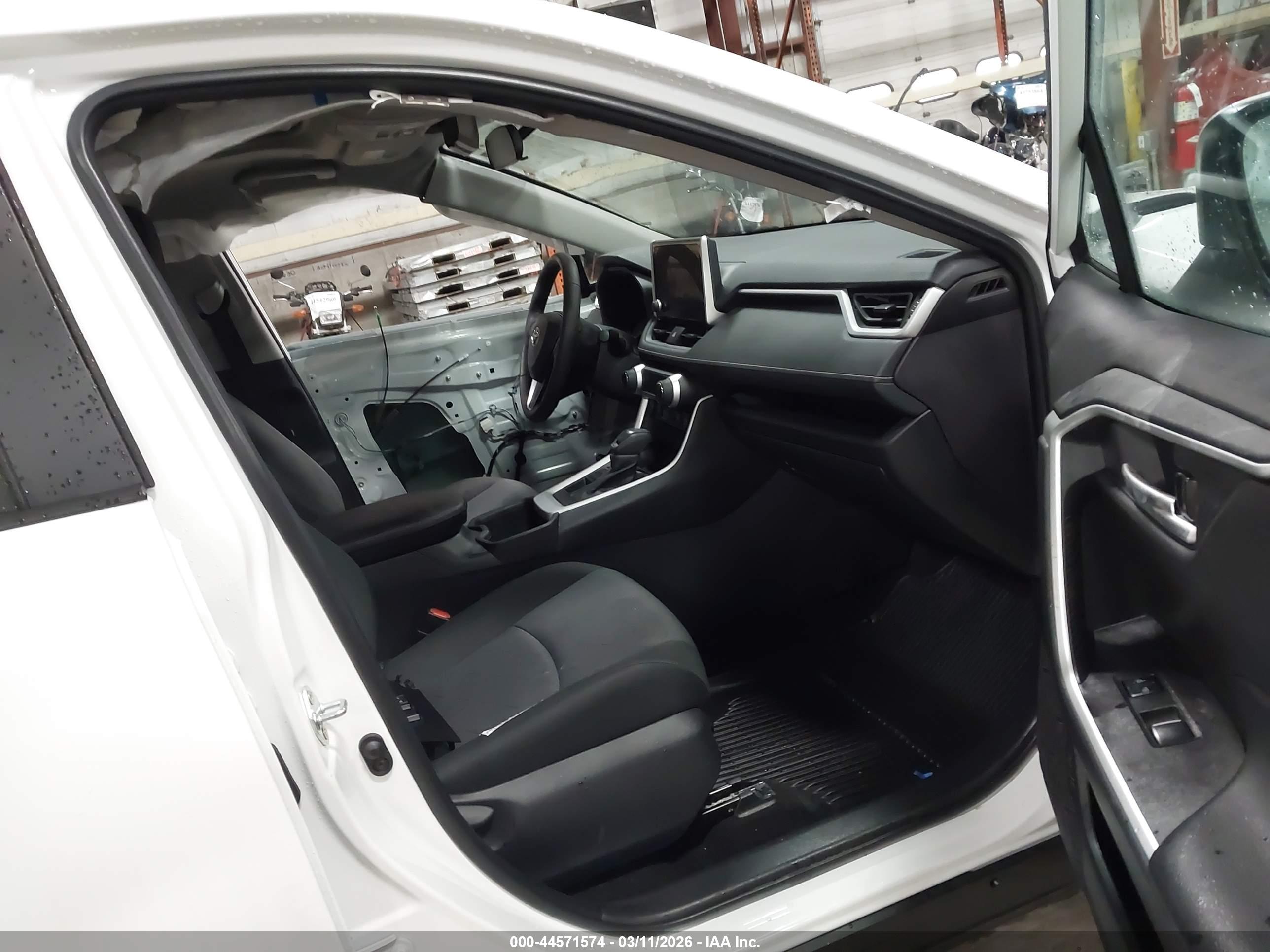 TOYOTA RAV4 image 5