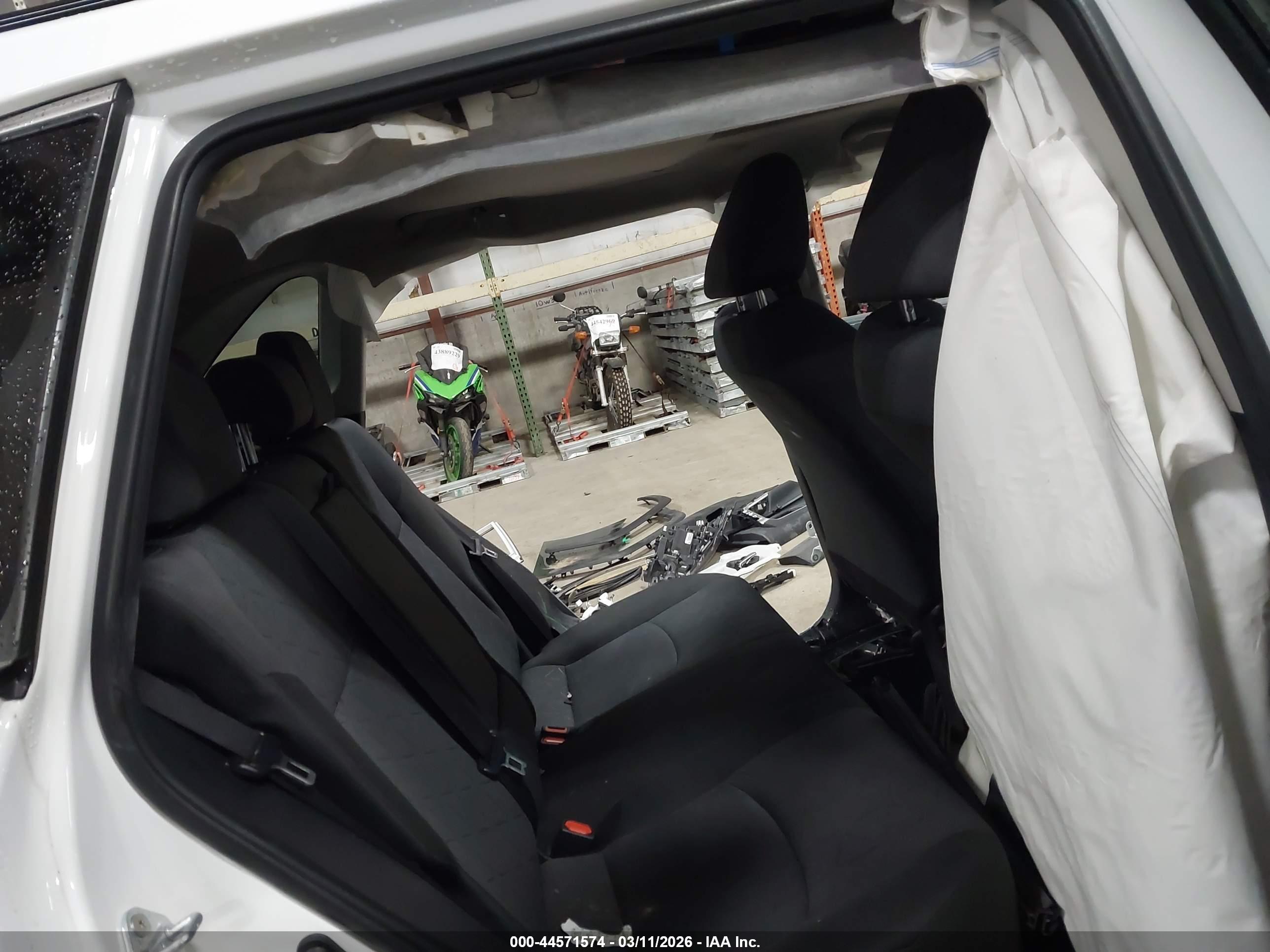 TOYOTA RAV4 image 8