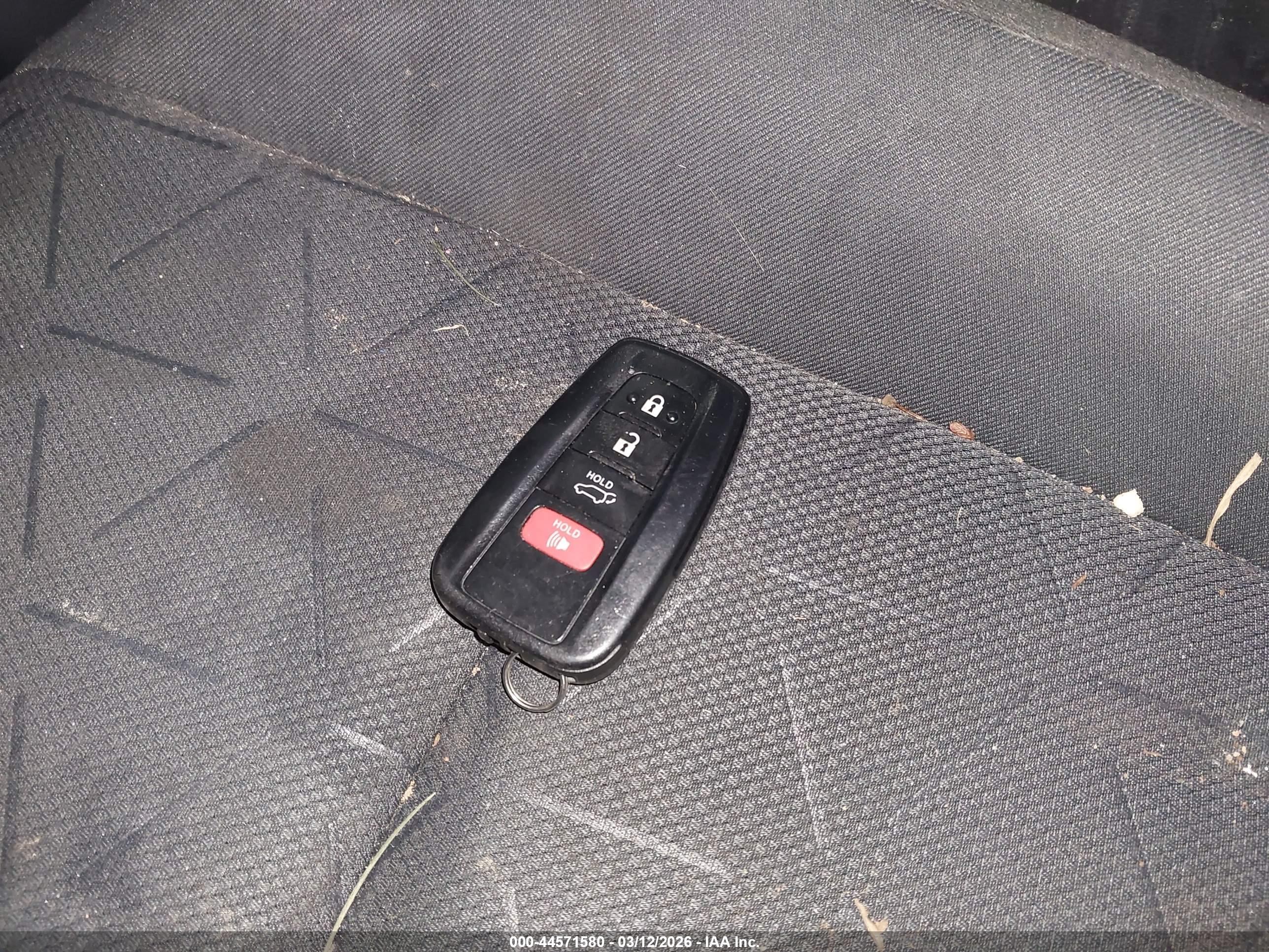 TOYOTA RAV4 image 11