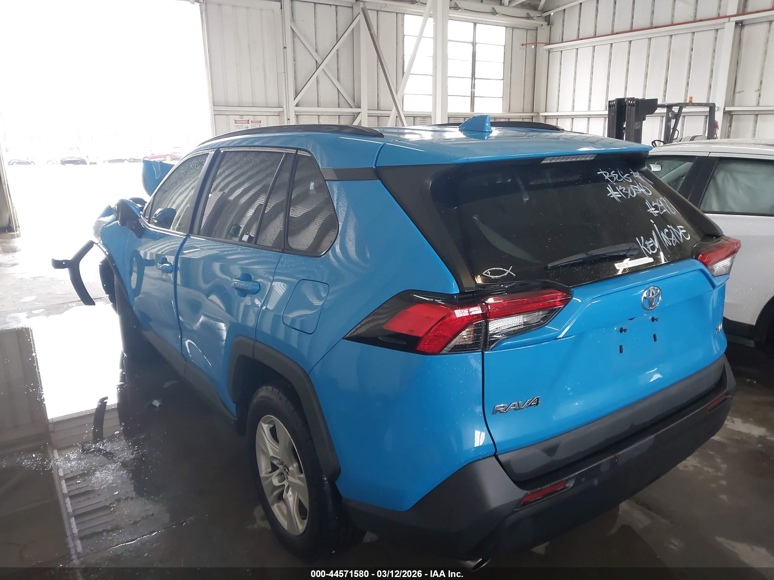 TOYOTA RAV4 image 3