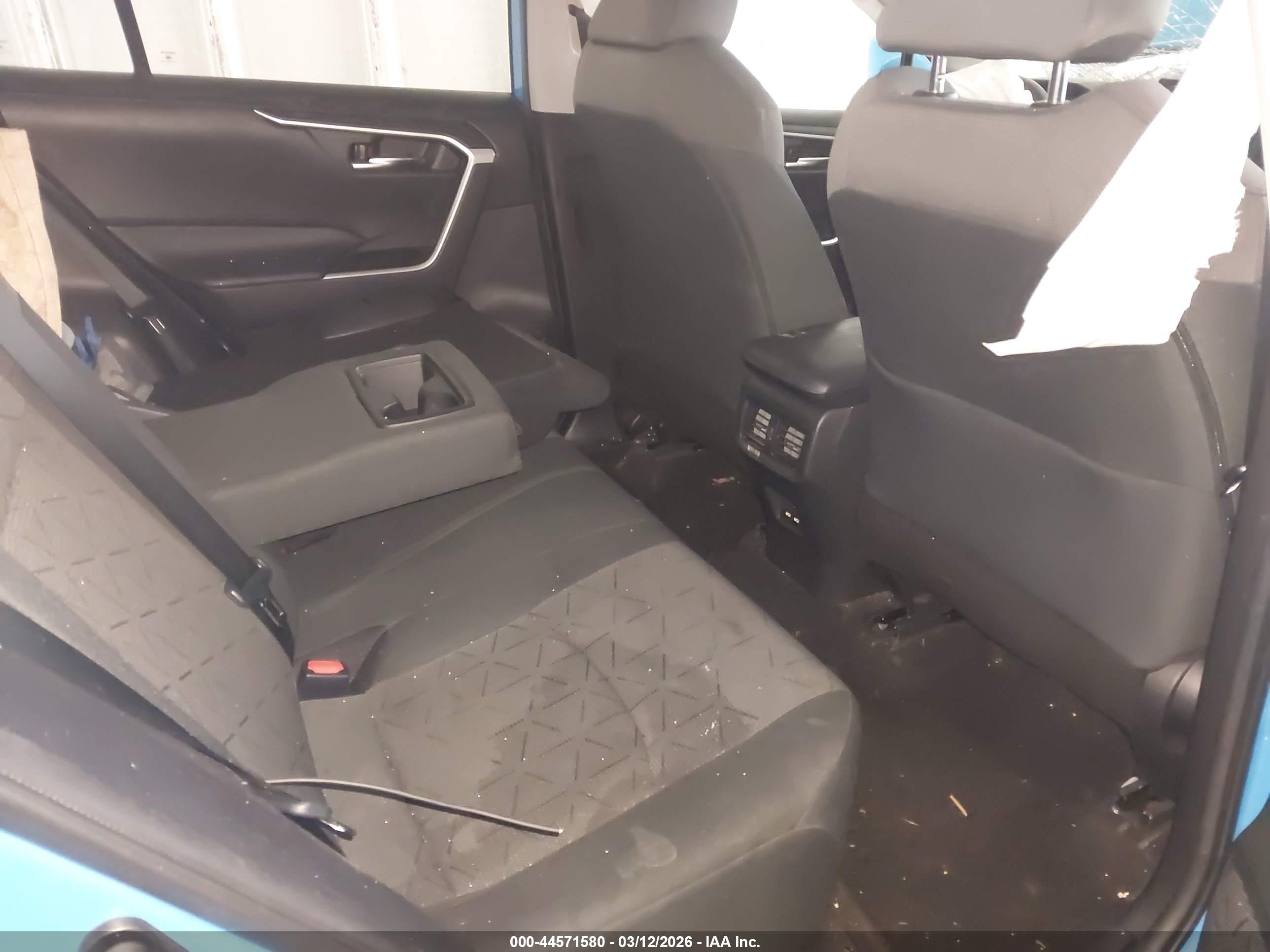 TOYOTA RAV4 image 8
