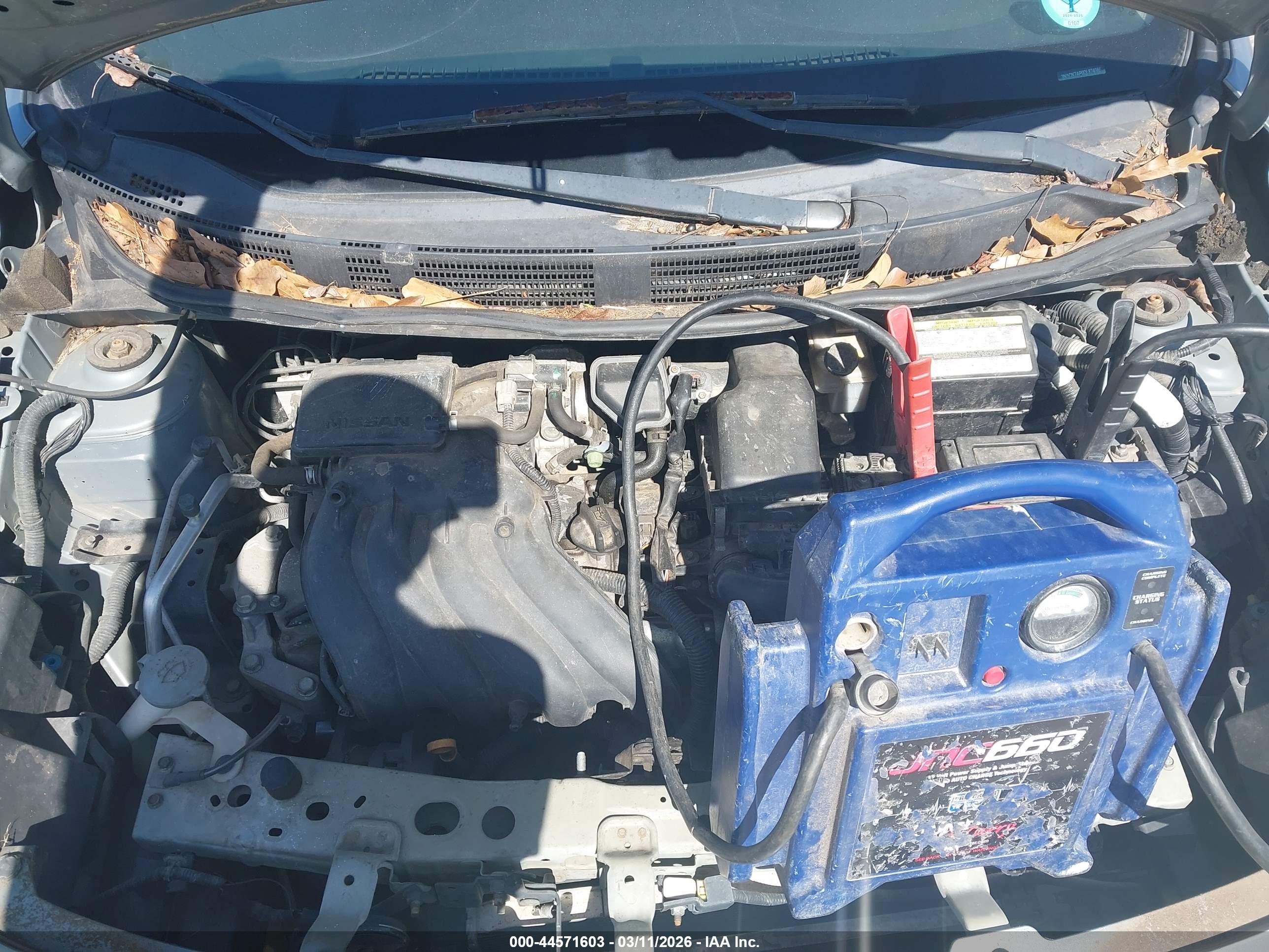 NISSAN VERSA image 10