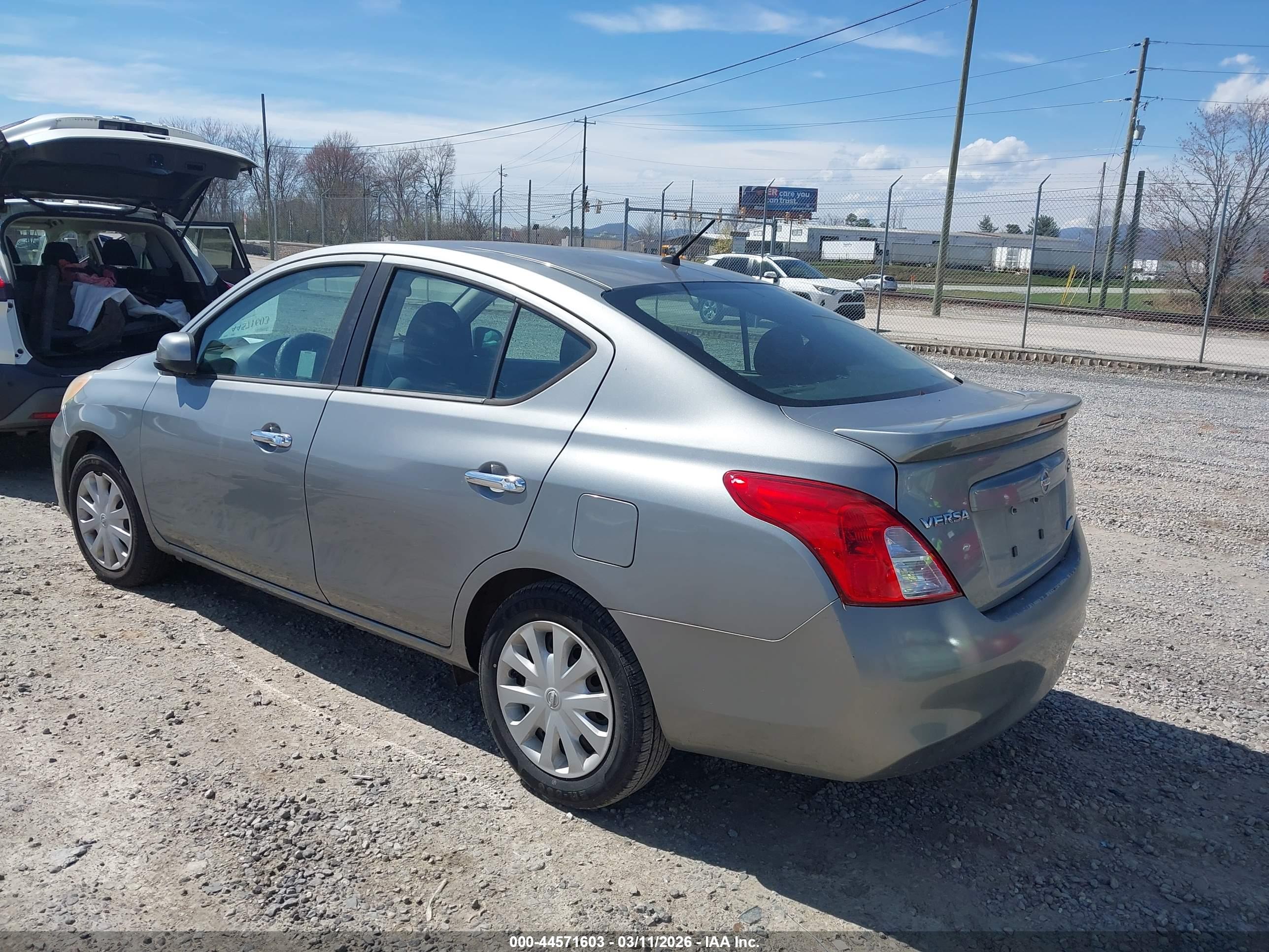 NISSAN VERSA image 3