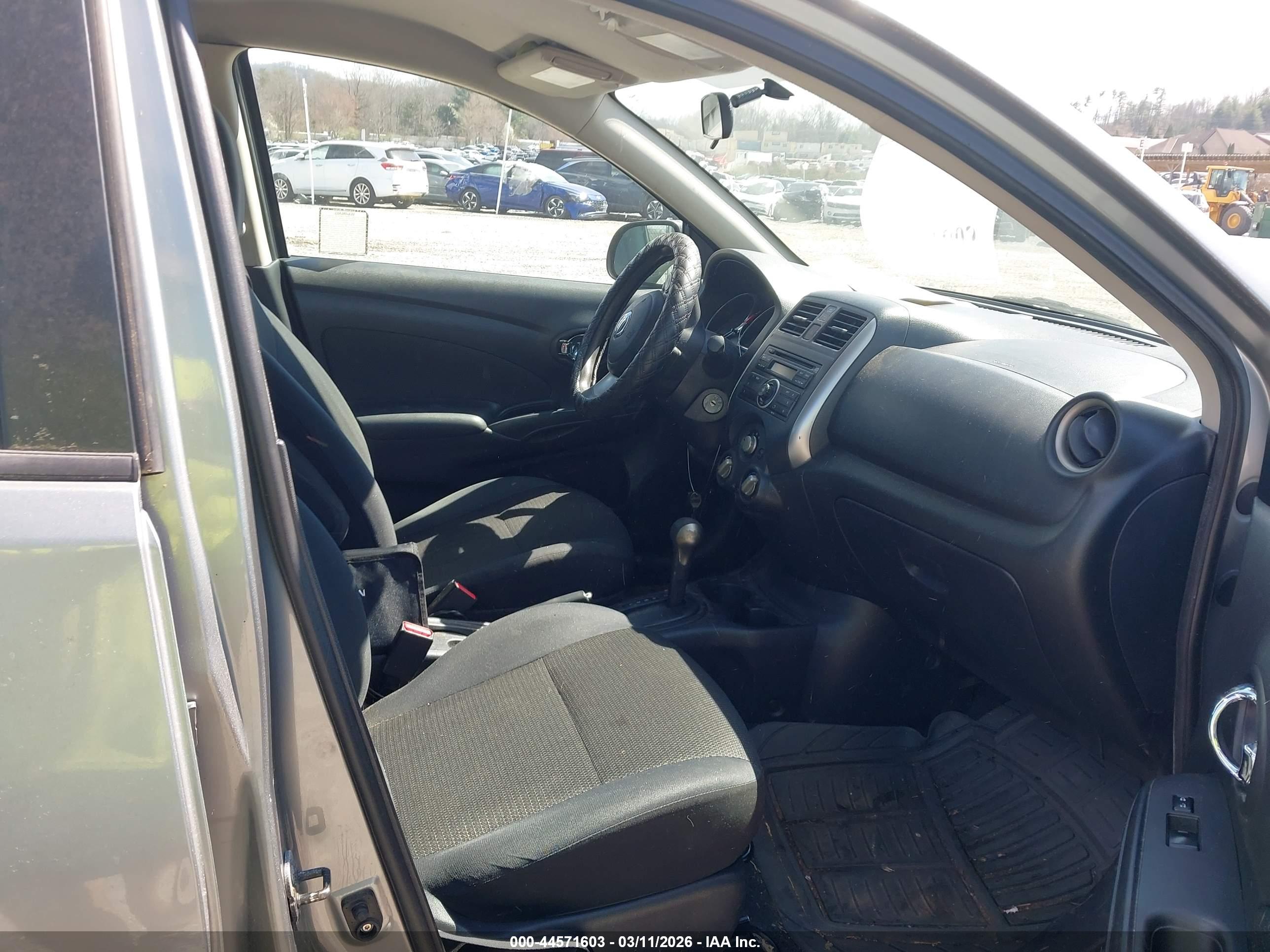 NISSAN VERSA image 5