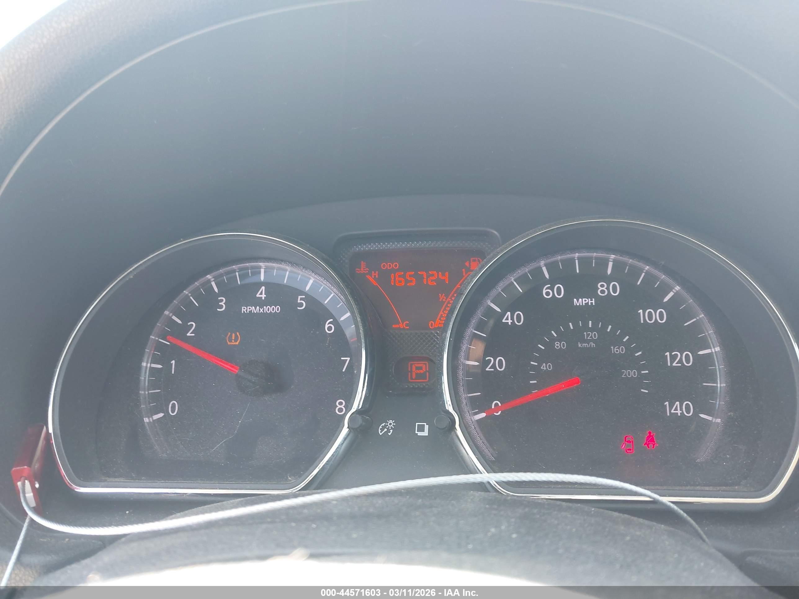 NISSAN VERSA image 7