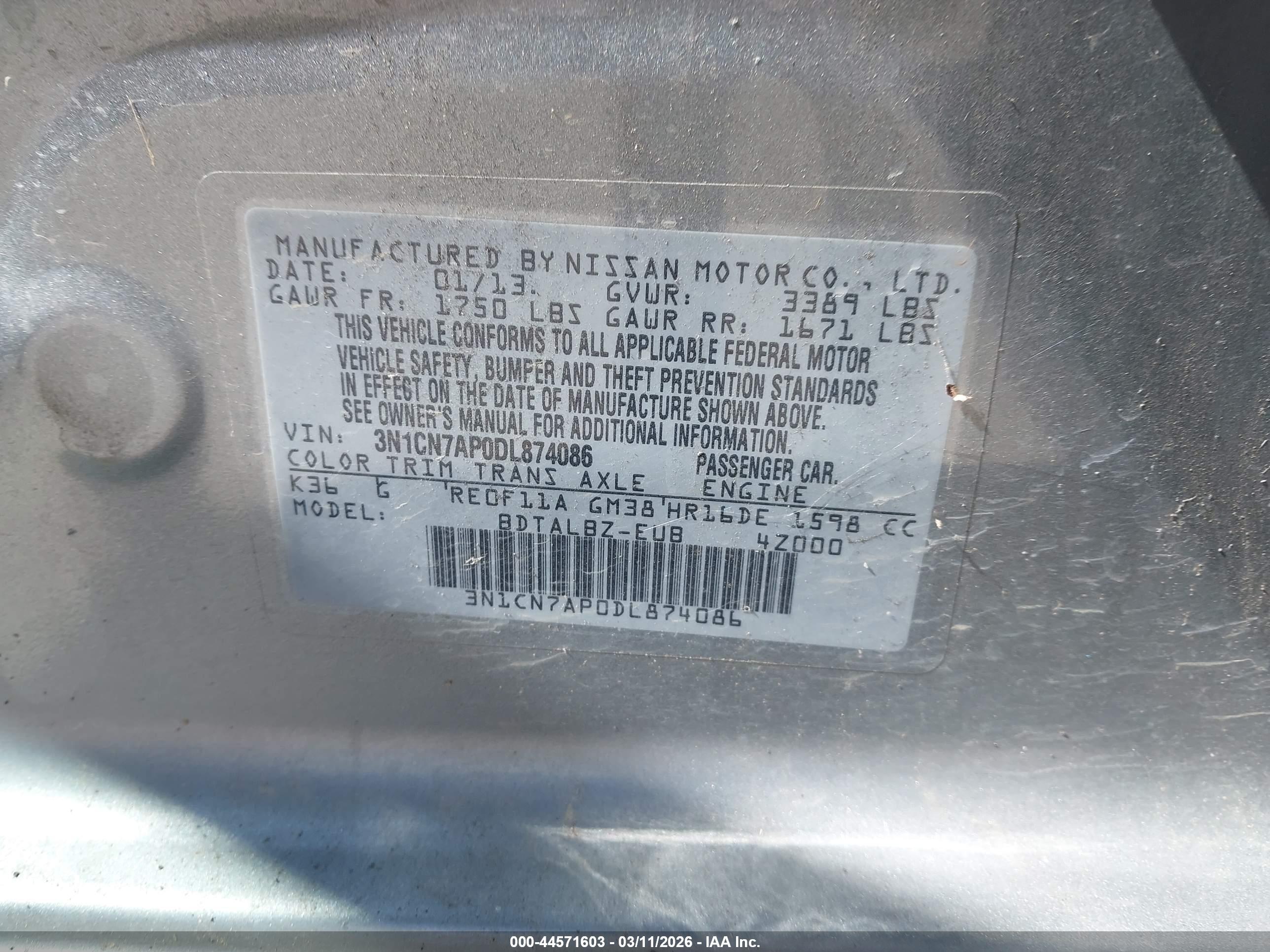 NISSAN VERSA image 9