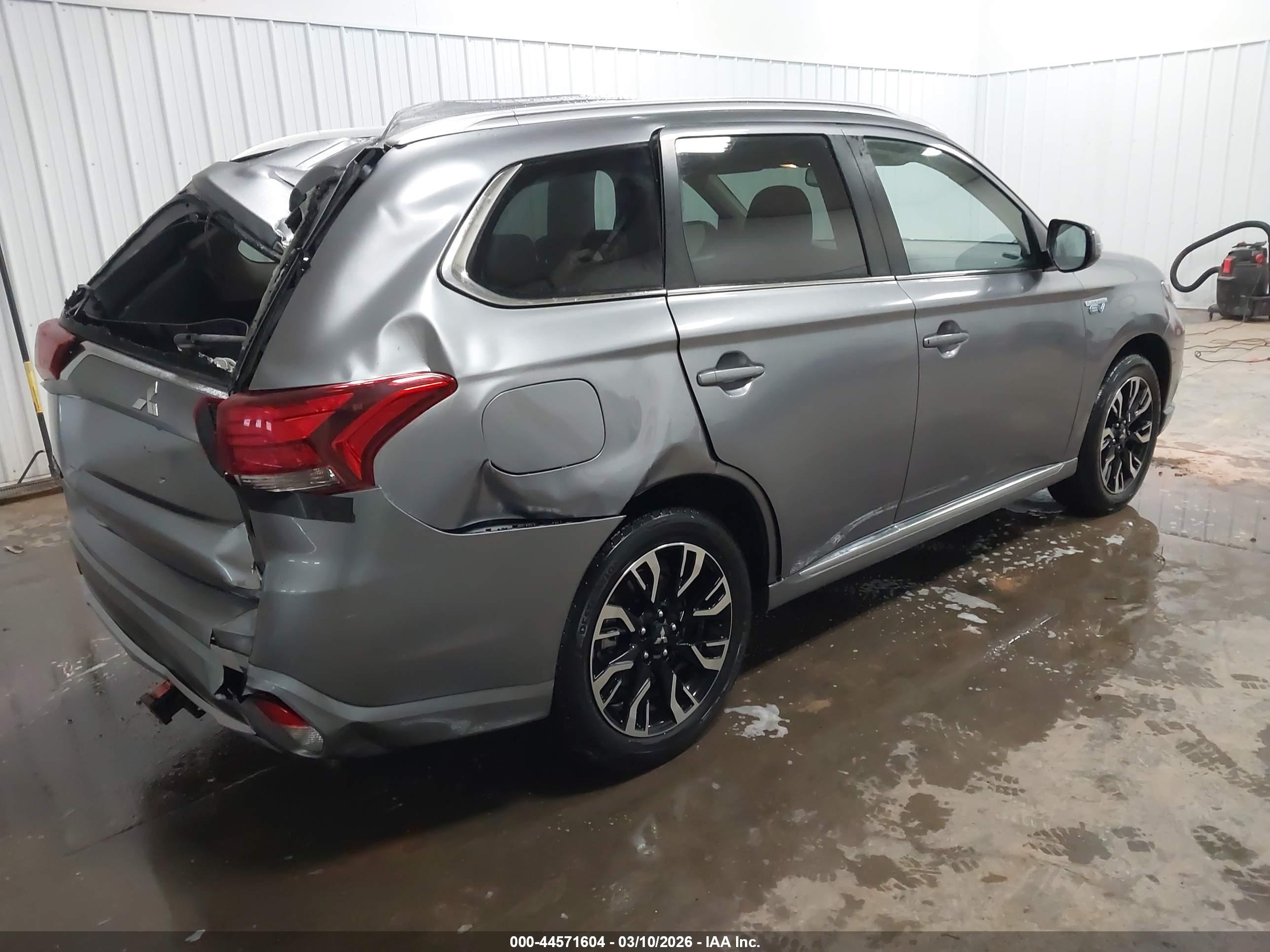 MITSUBISHI OUTLANDER image 4