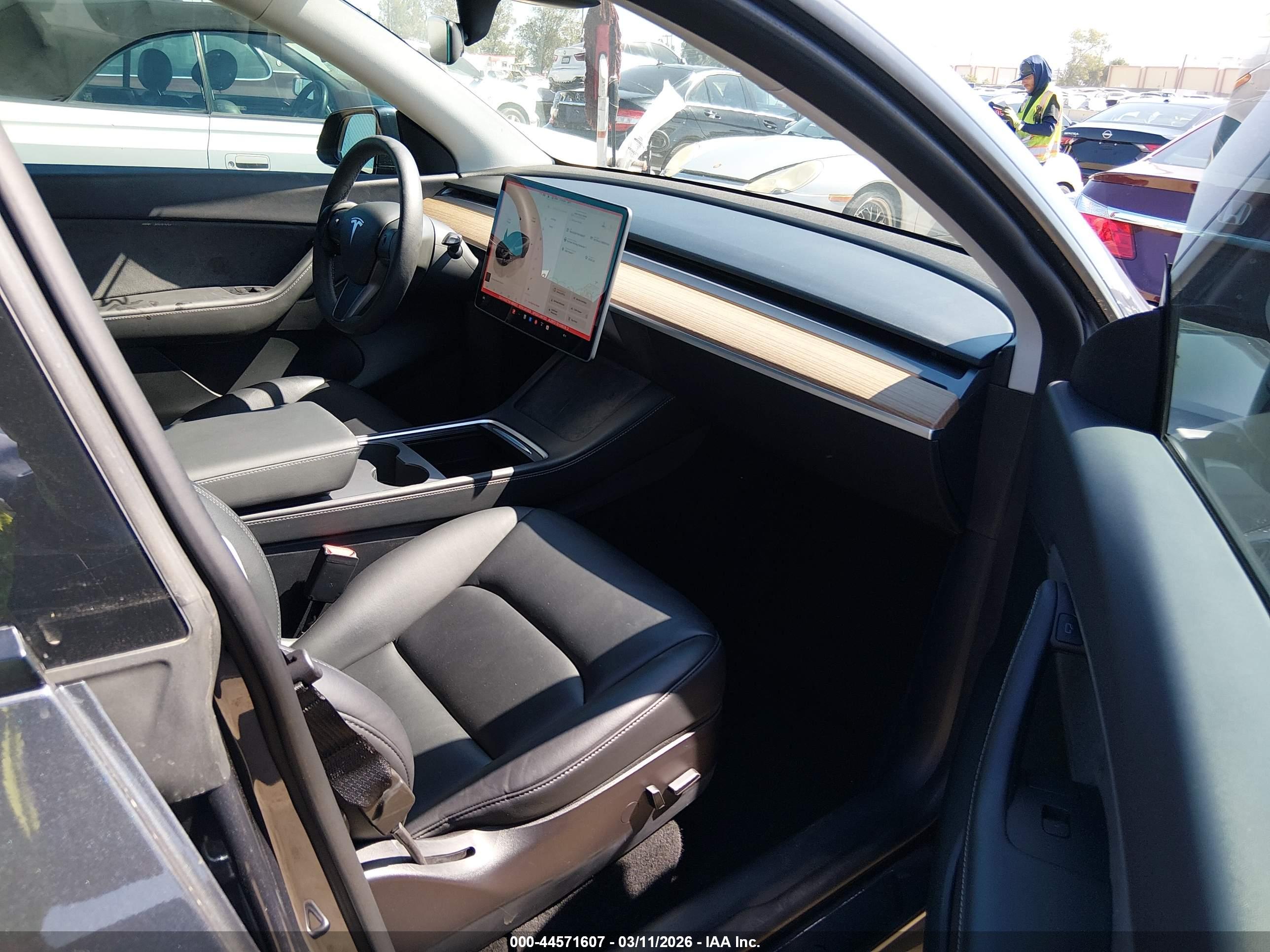 TESLA MODEL image 5